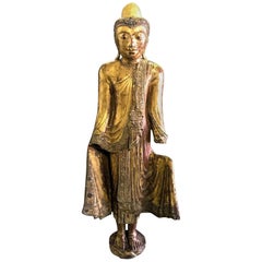 Grand Bouddha de temple debout en bois sculpté et doré:: début du 20ème siècle