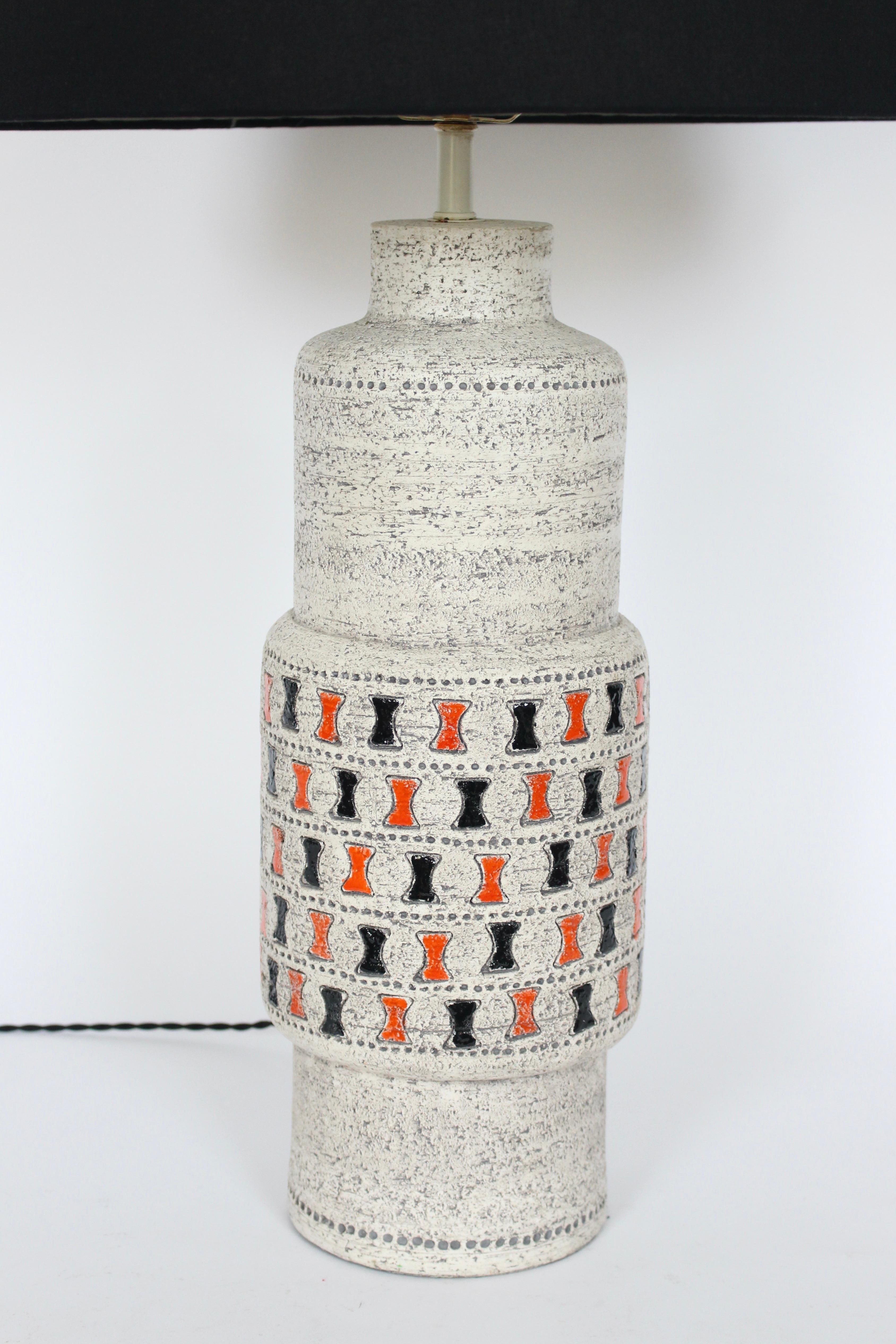 Ceramic Tall Aldo Londi for Bitossi Off White Art Pottery Table Lamp with Orange & Black For Sale