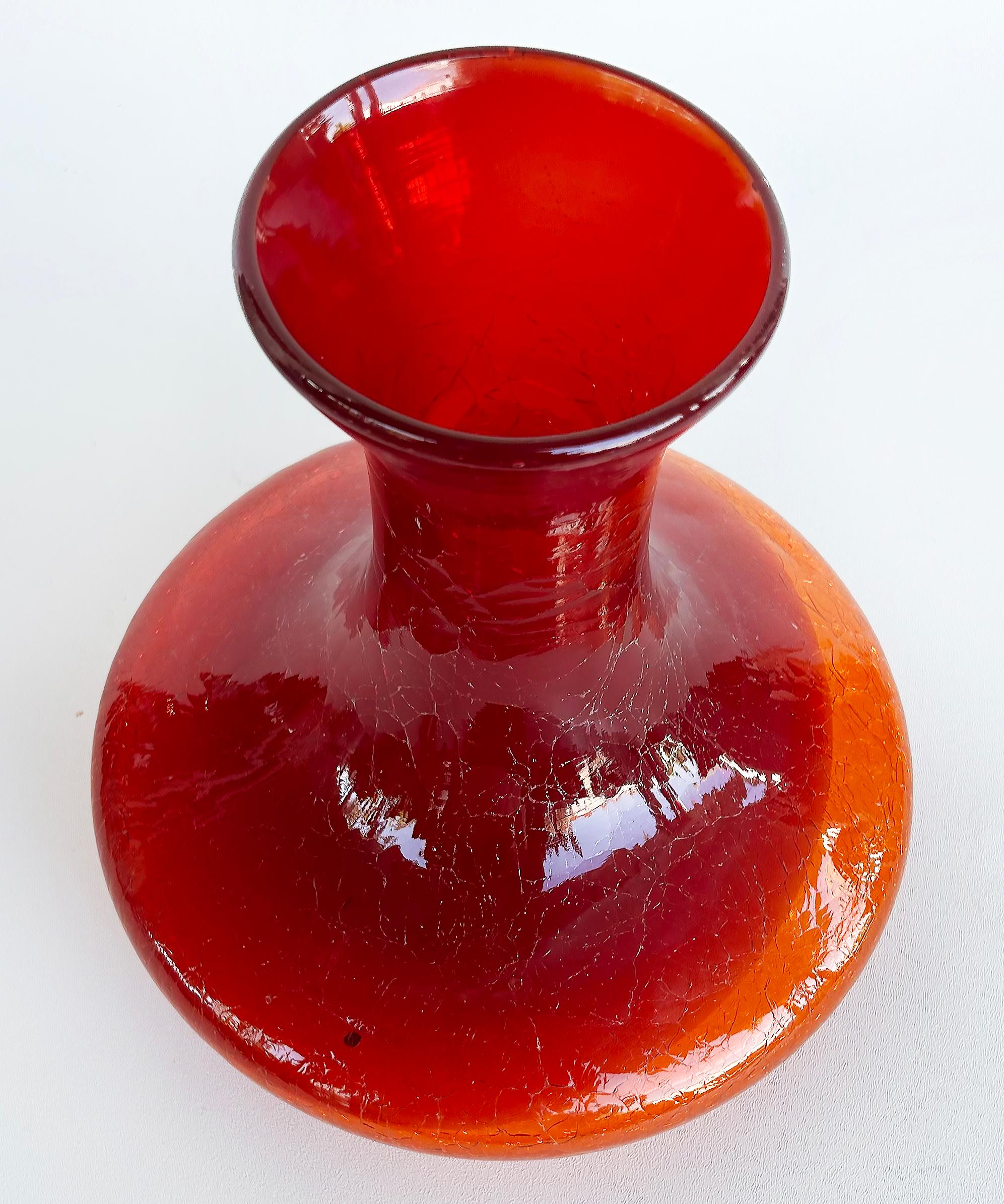 Americano Vaso alto in vetro craquelé Amberina attribuito a Blenko Glass in vendita