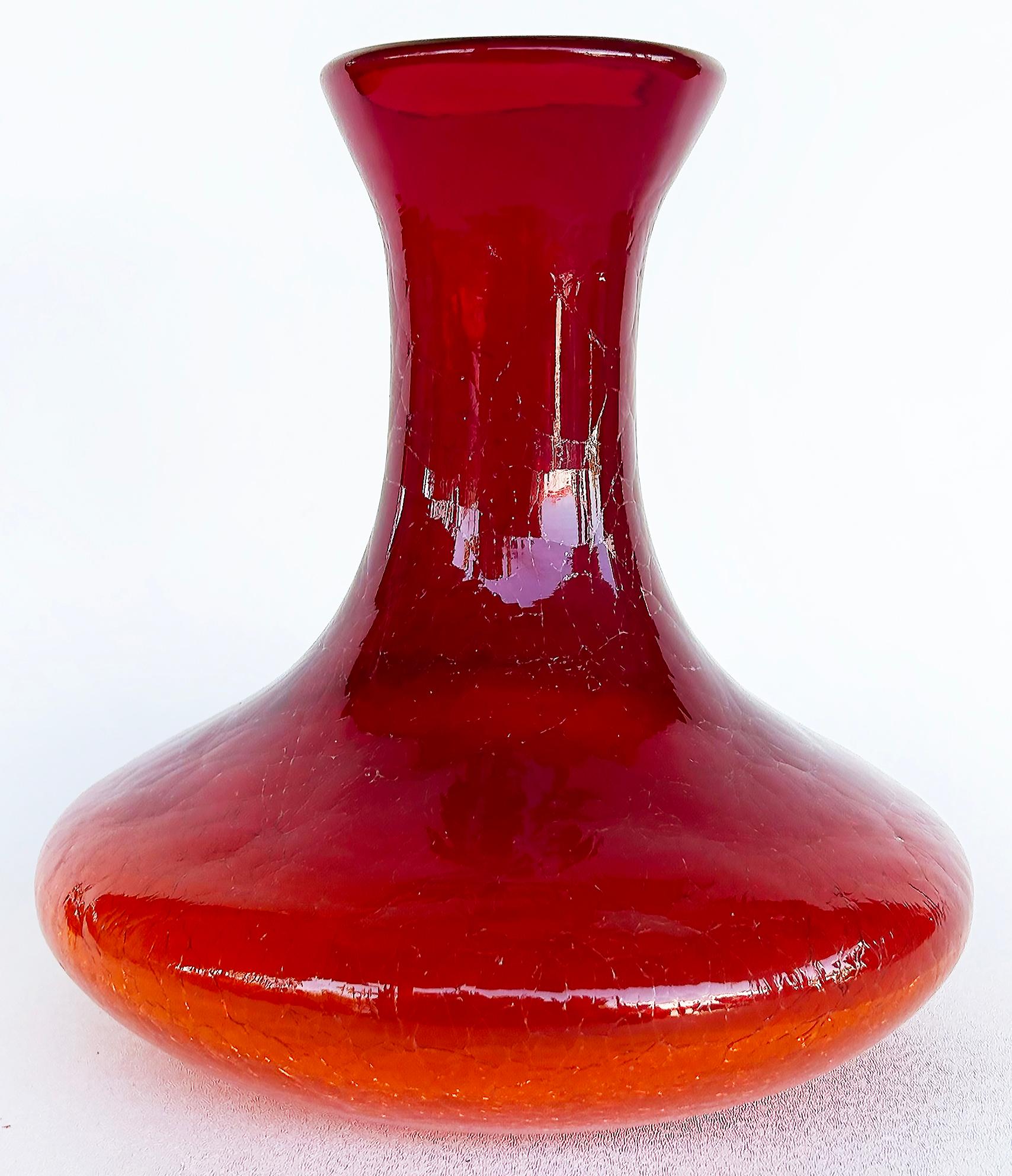 Vaso alto in vetro craquelé Amberina attribuito a Blenko Glass In condizioni buone in vendita a Miami, FL