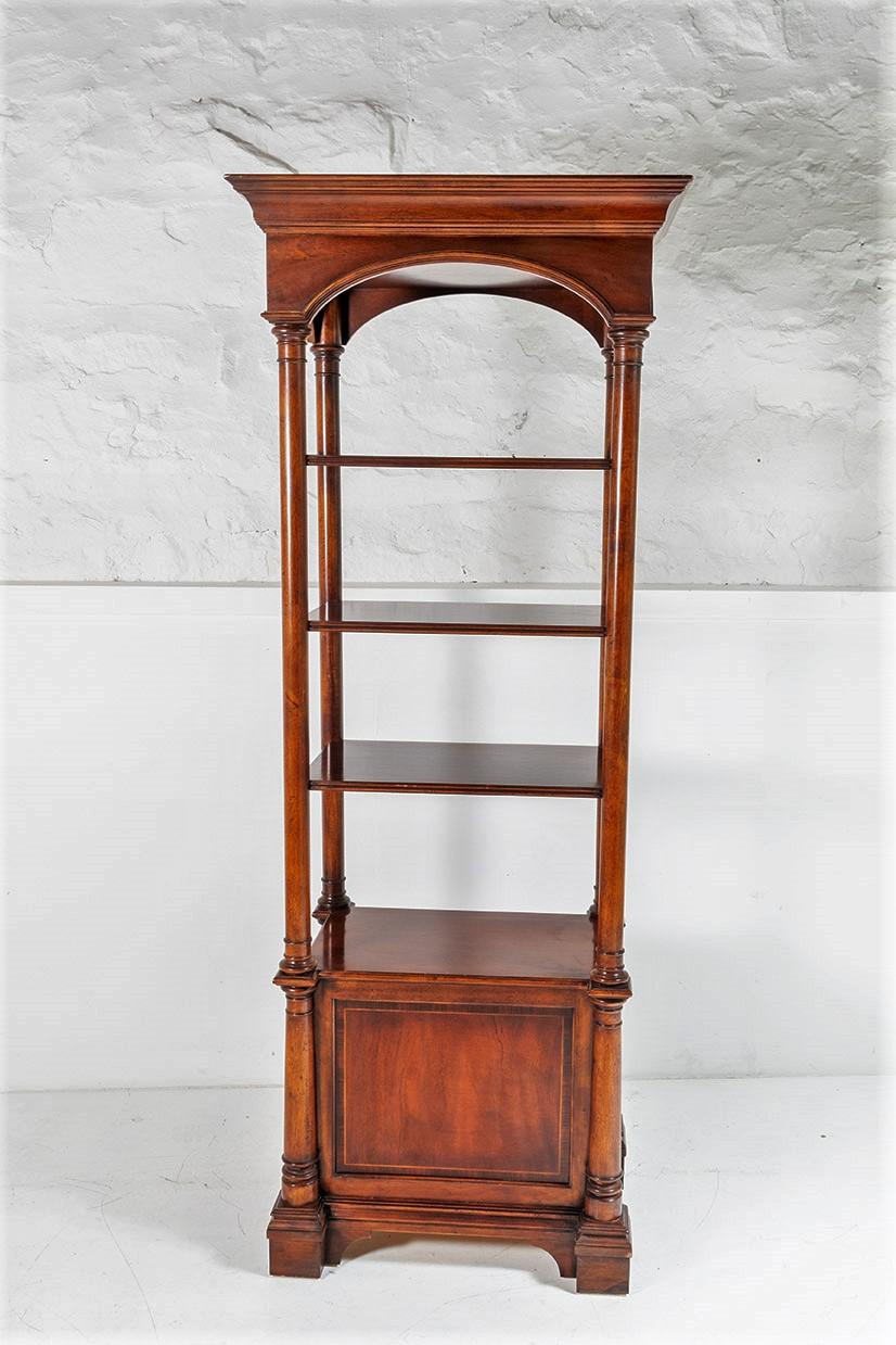 Tall American Mahogany Thomasville Display Cabinet Unit of Regency Manner In Good Condition For Sale In Llanbrynmair, GB