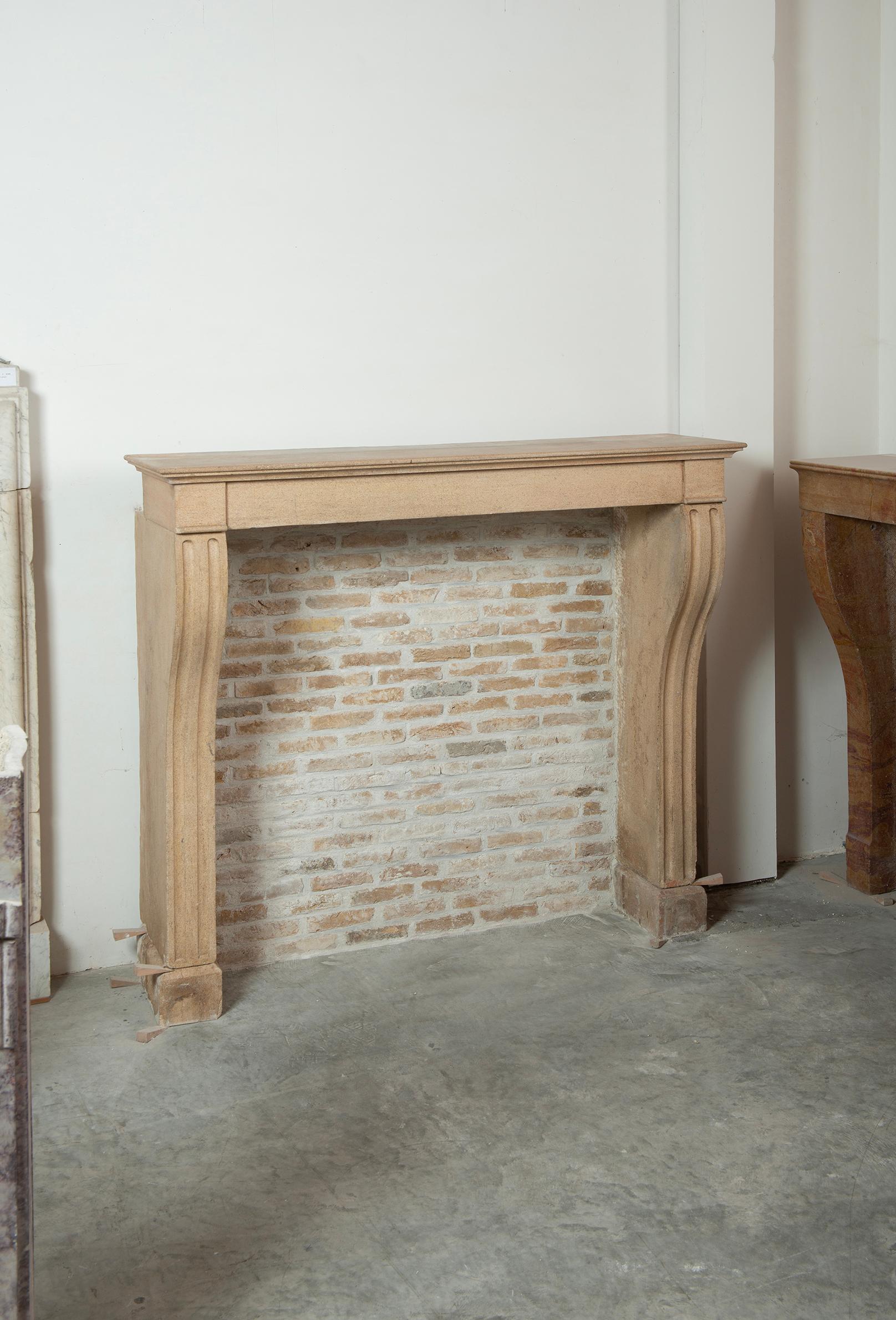 Tall and Elegant Antique Limestone Fireplace mantel In Good Condition For Sale In Haarlem, Noord-Holland