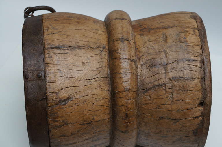 Großer und schwerer antiker Mortar-Couchtisch aus Ulmenholz mit Pflanzgefäßbezug Wabi Sabi (Metall) im Angebot