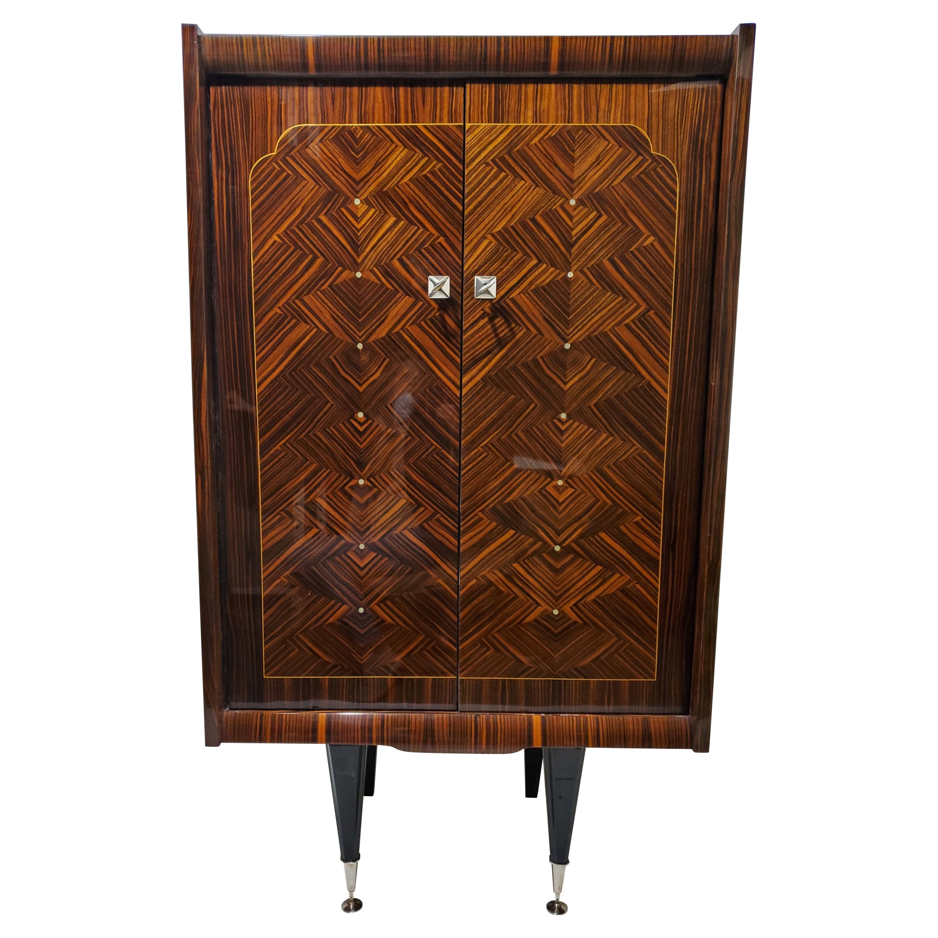 Hoher und schmaler original französischer Makassar-Ebenholzschrank mit Intarsien im Angebot
