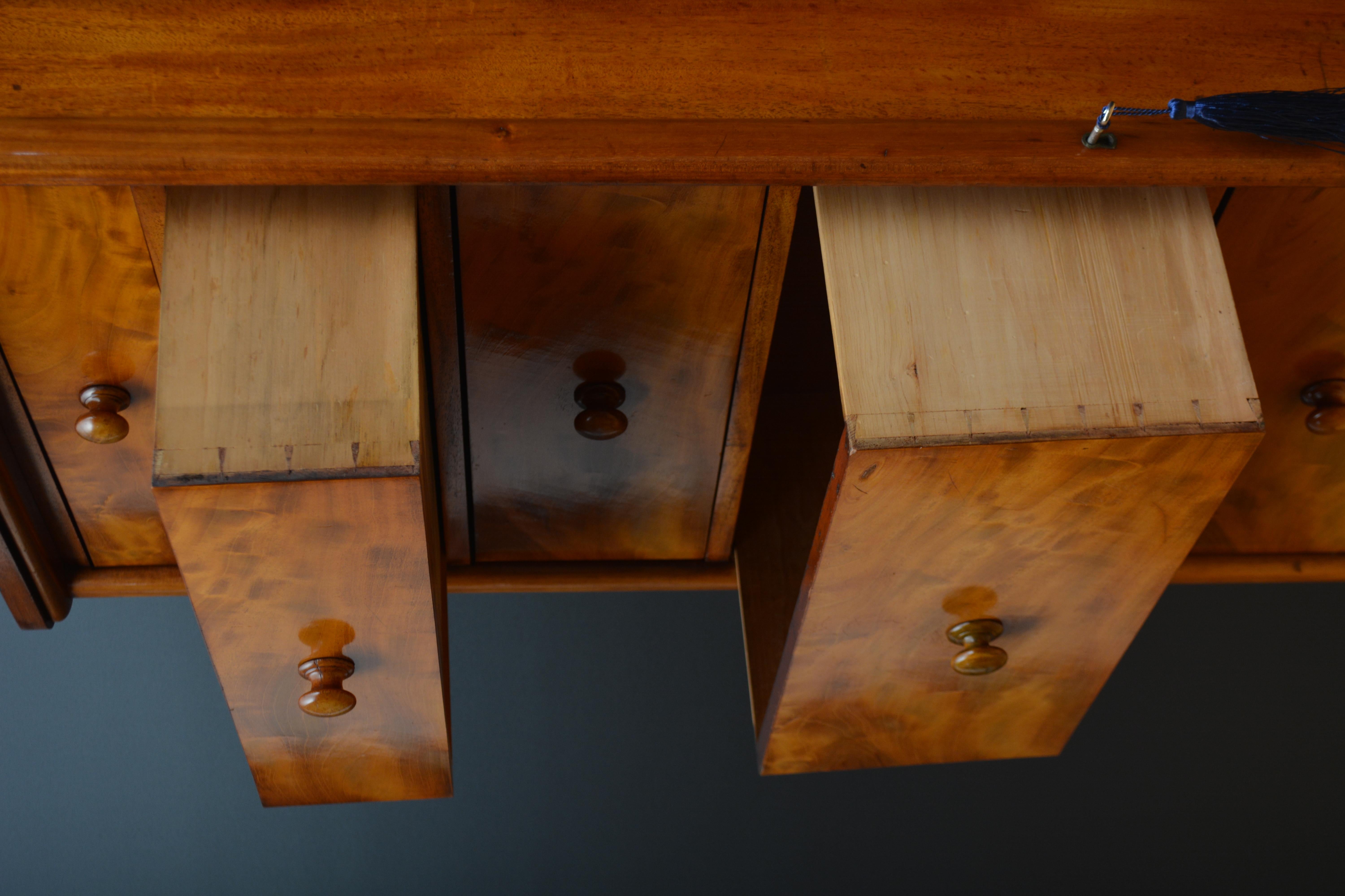 Tall and Slim Victorian Mahogany Chest of Drawers For Sale 7