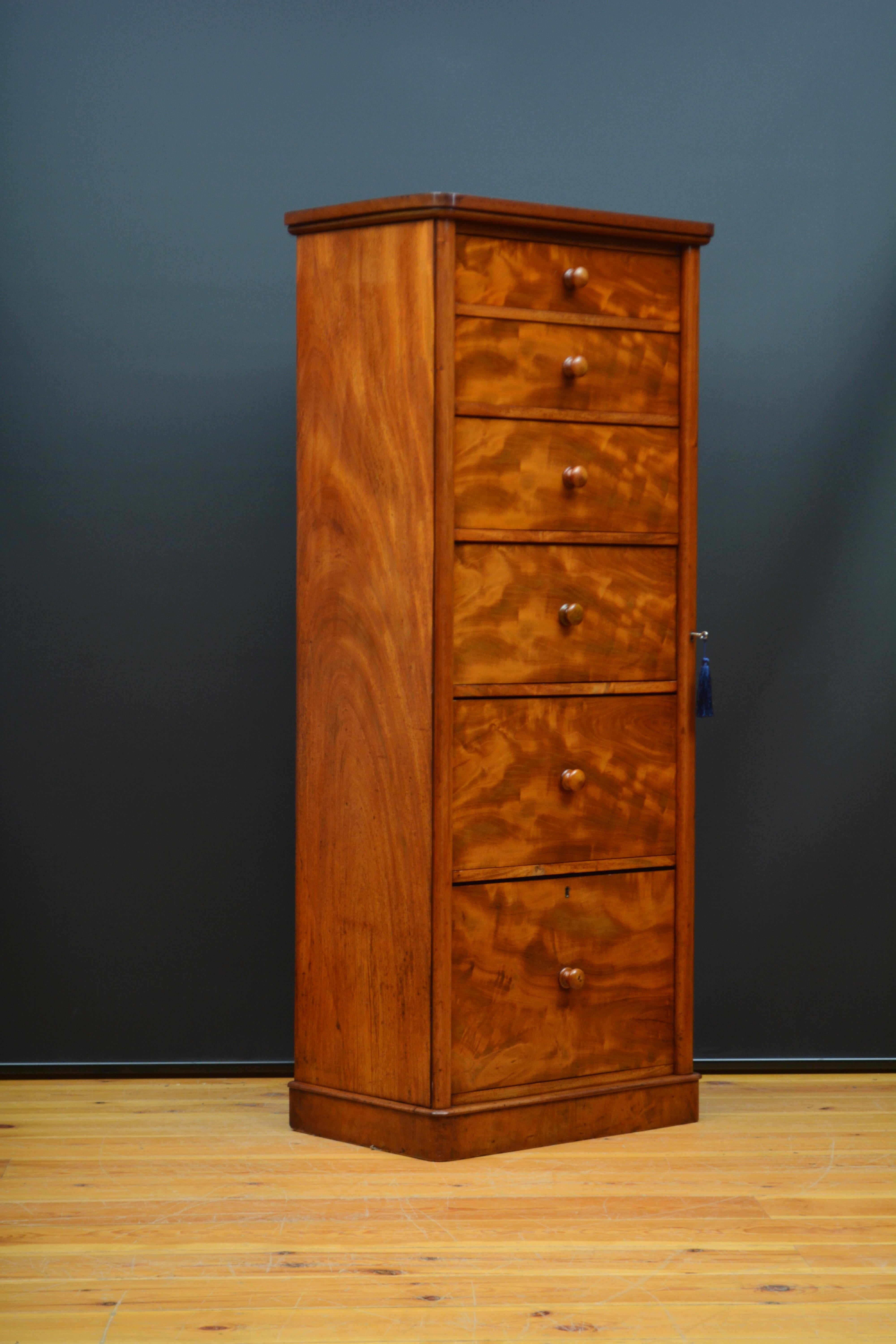 Sn5690 Superb Victorian chest of drawer of tall and slim design, having figured mahogany top above six graduated drawers in well figured mahogany, all fitted with original turned knobs and flanked by rounded corners, one being a locking bar with