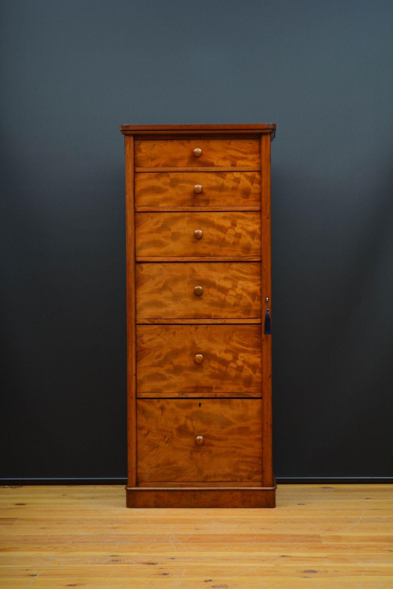 Sn5690 Superb Victorian chest of drawer of tall and slim design, having figured mahogany top above six graduated drawers in well figured mahogany, all fitted with original turned knobs and flanked by rounded corners, one being a locking bar with