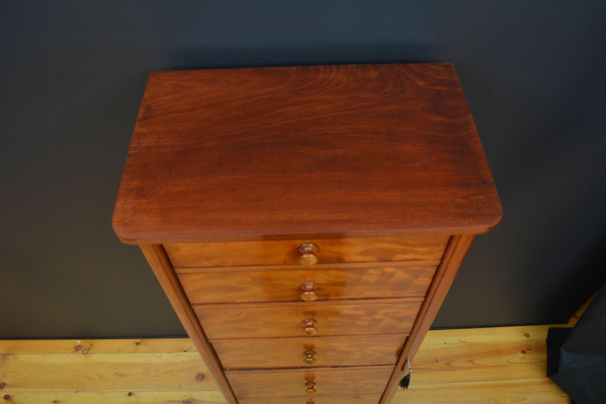 Tall and Slim Victorian Mahogany Chest of Drawers In Good Condition For Sale In Whaley Bridge, GB
