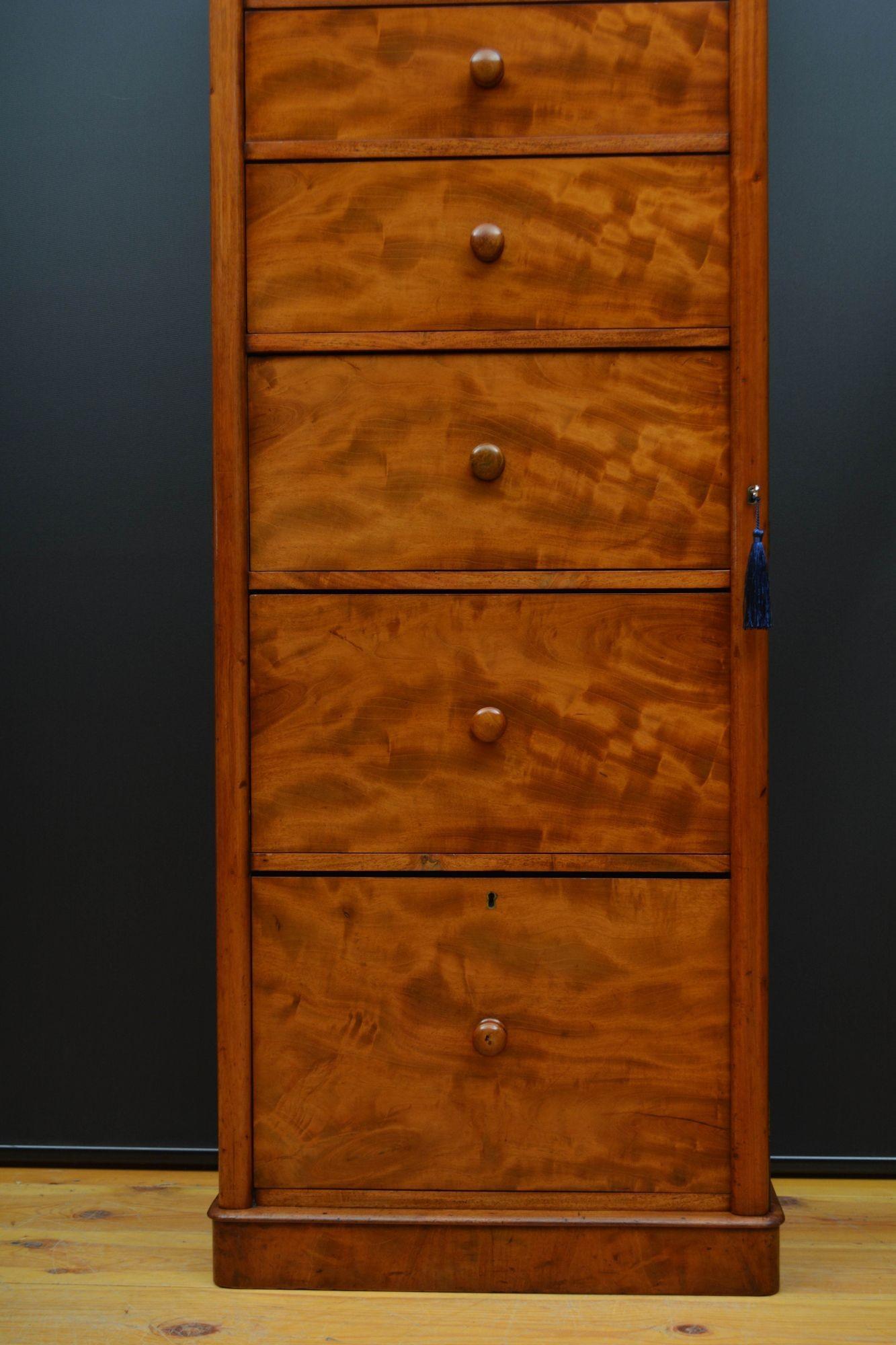 Tall and Slim Victorian Mahogany Chest of Drawers For Sale 1