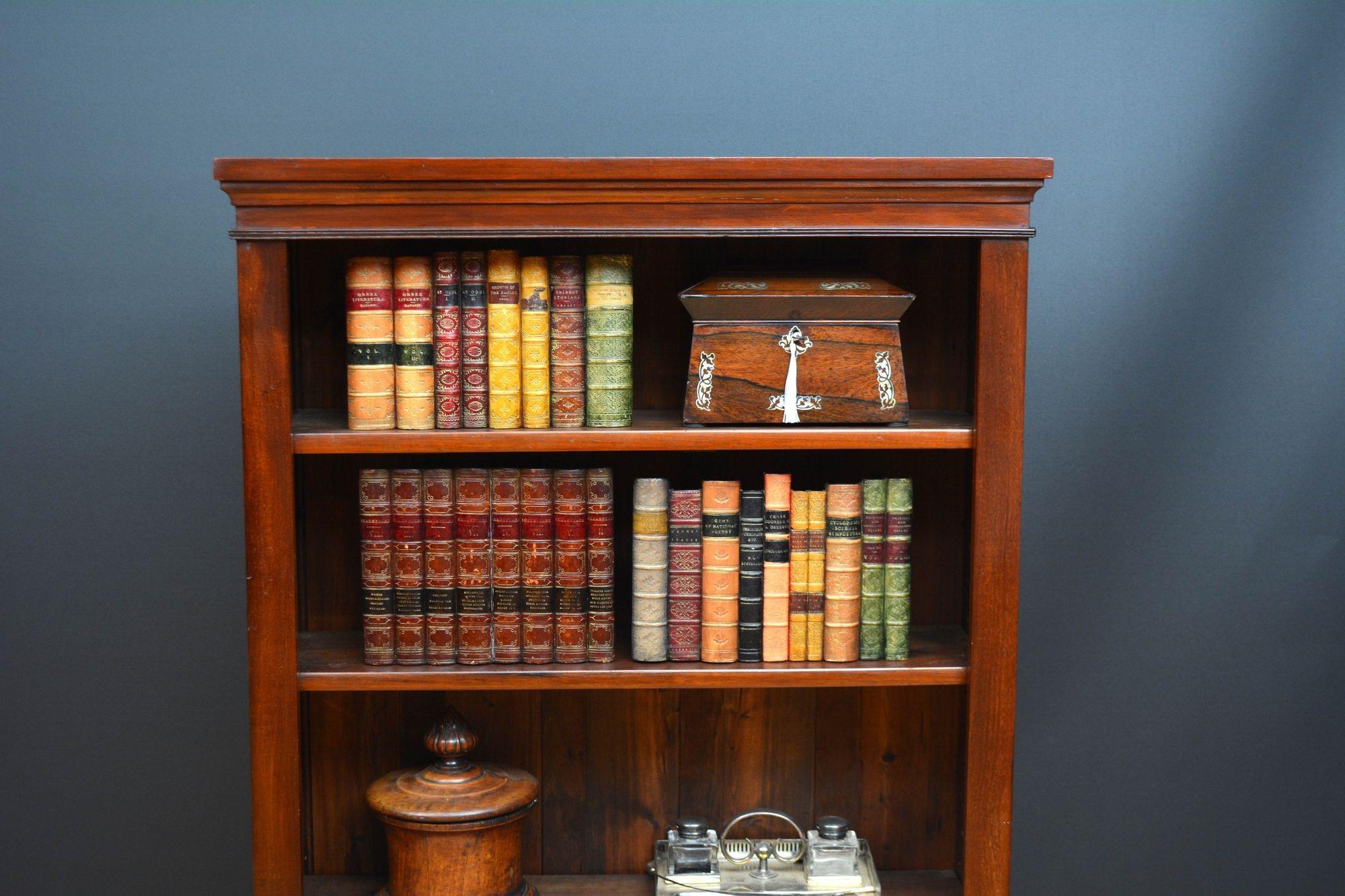 Librería abierta victoriana alta y esbelta de caoba en venta 4