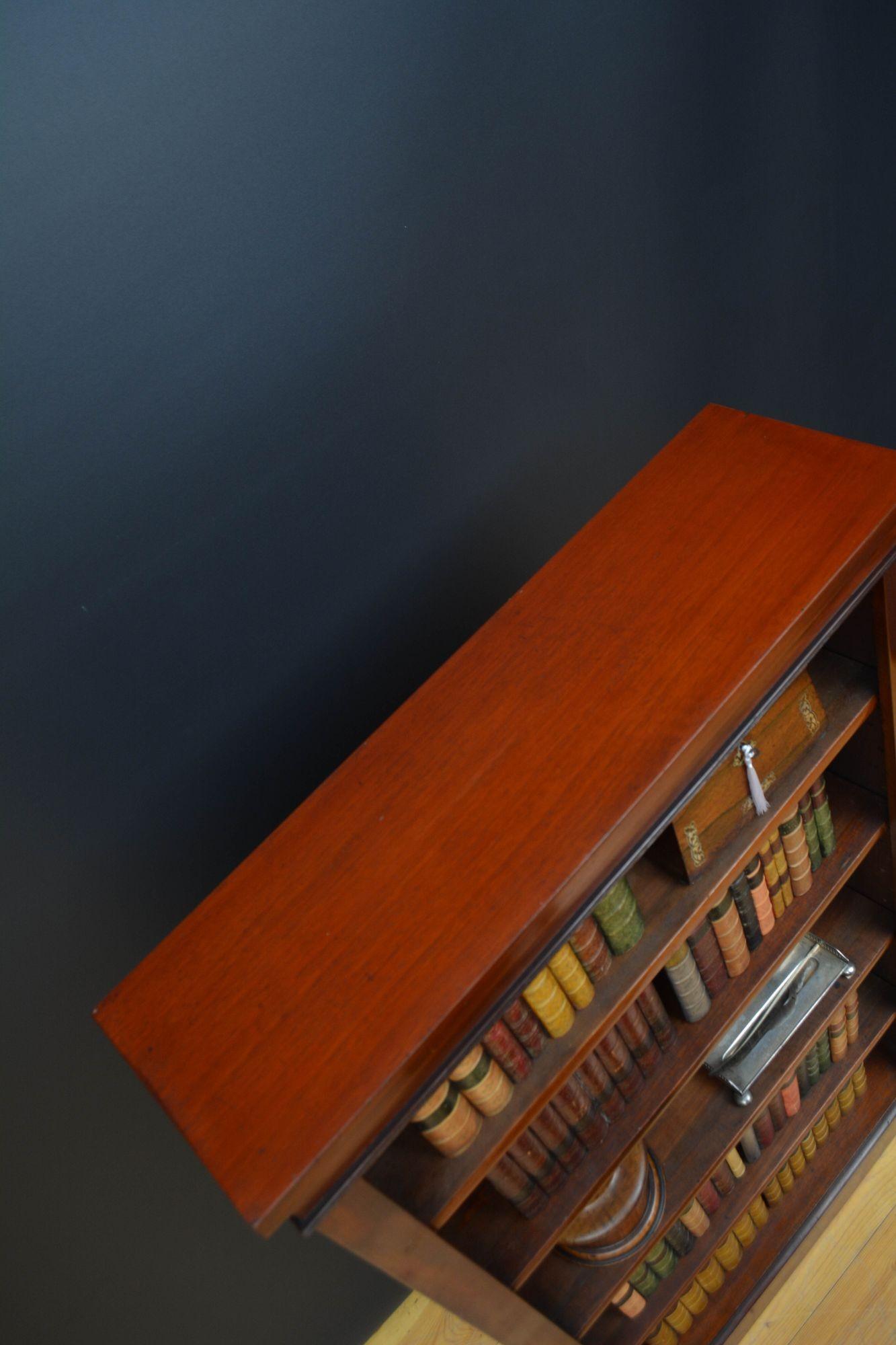 Librería abierta victoriana alta y esbelta de caoba Caoba en venta