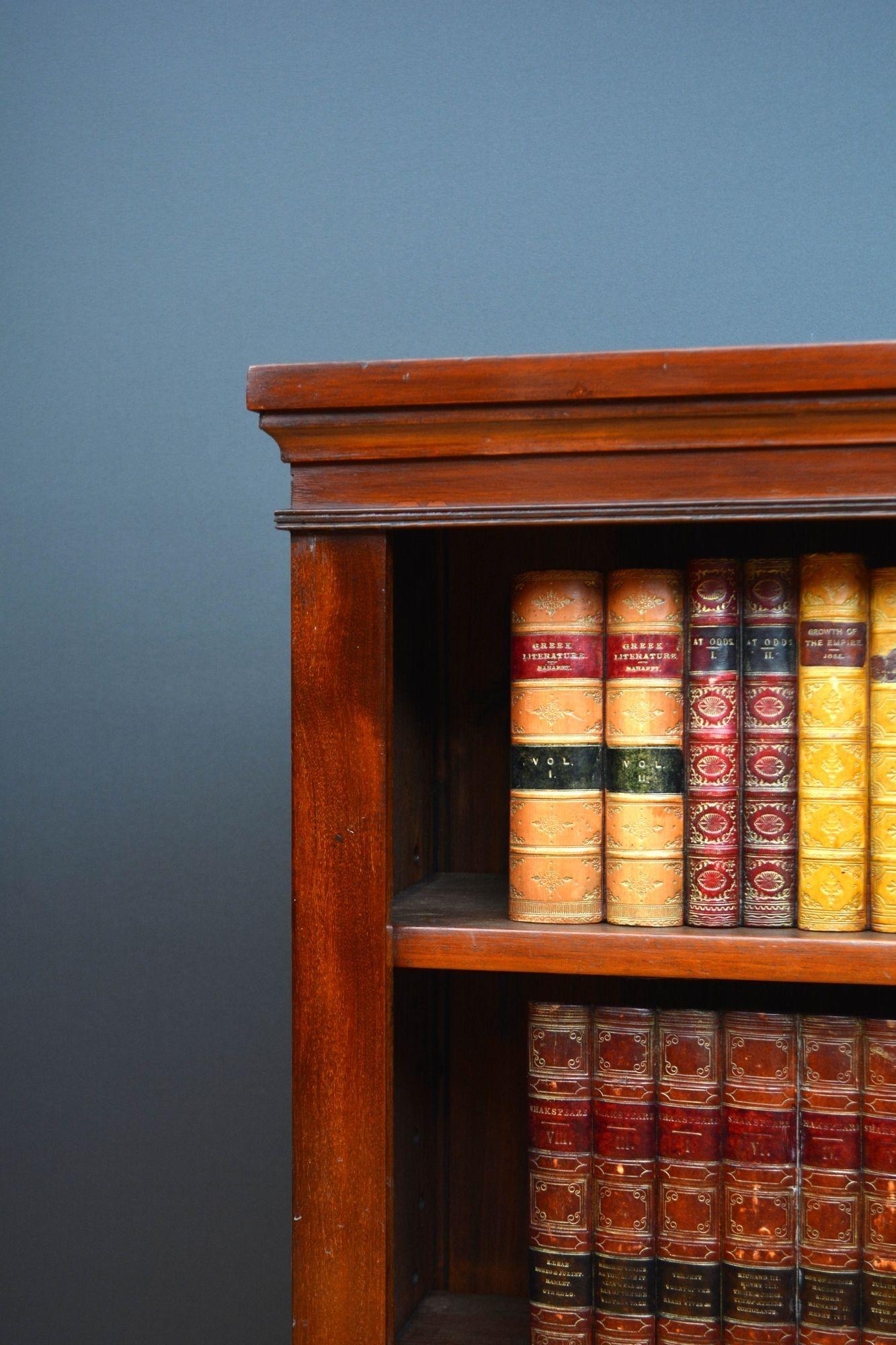 Librería abierta victoriana alta y esbelta de caoba en venta 2