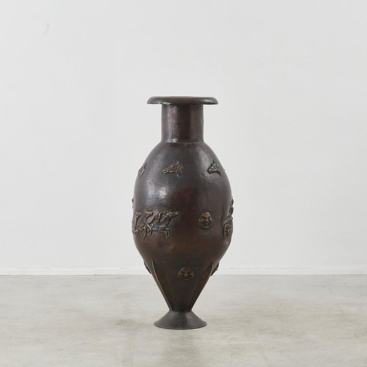 Italian Tall Angelo Bragalini vase in copper - Italy, 1950s For Sale