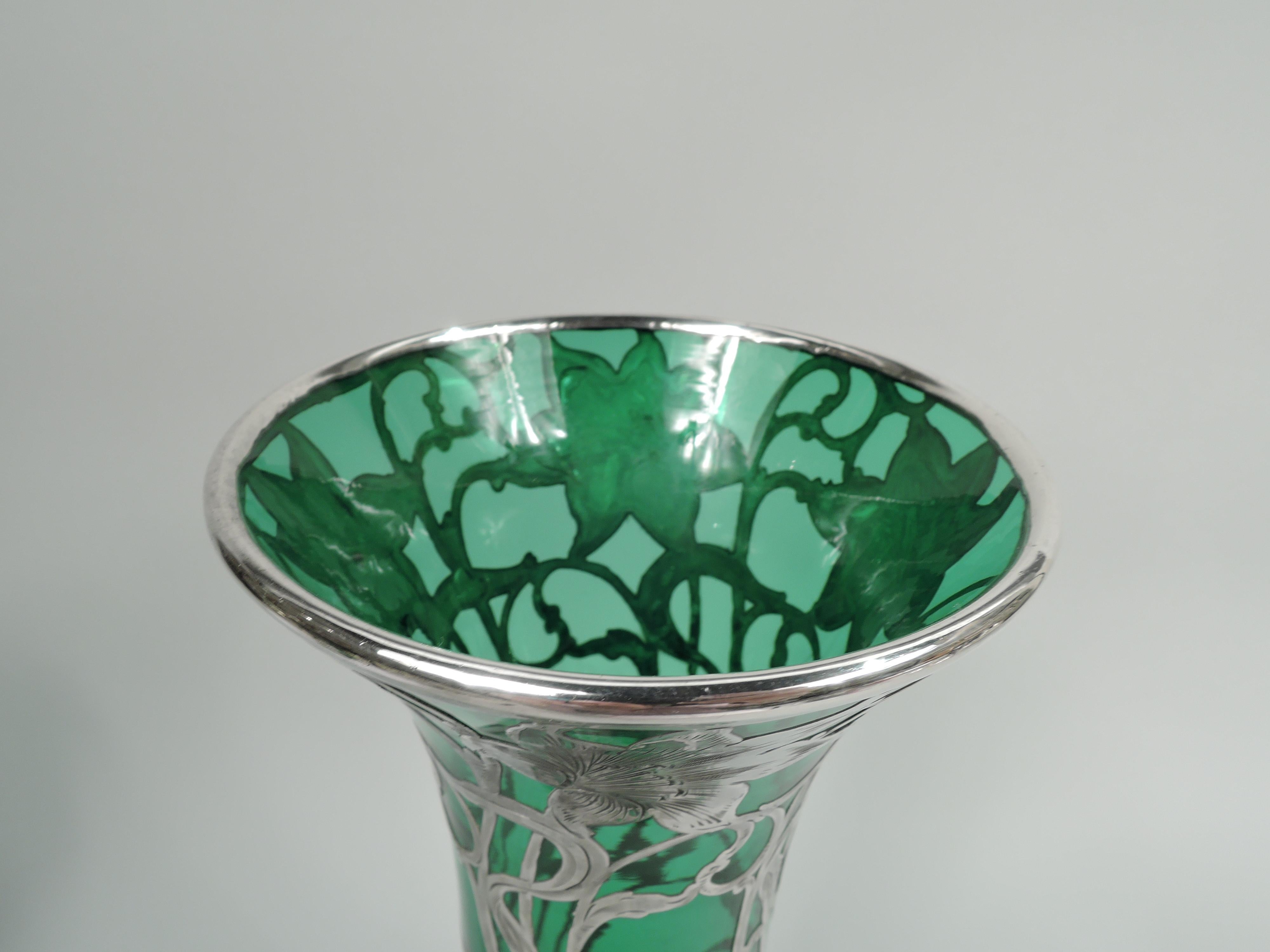 Art nouveau Grand vase ancien Art Nouveau recouvert d'argent vert par Alvin en vente