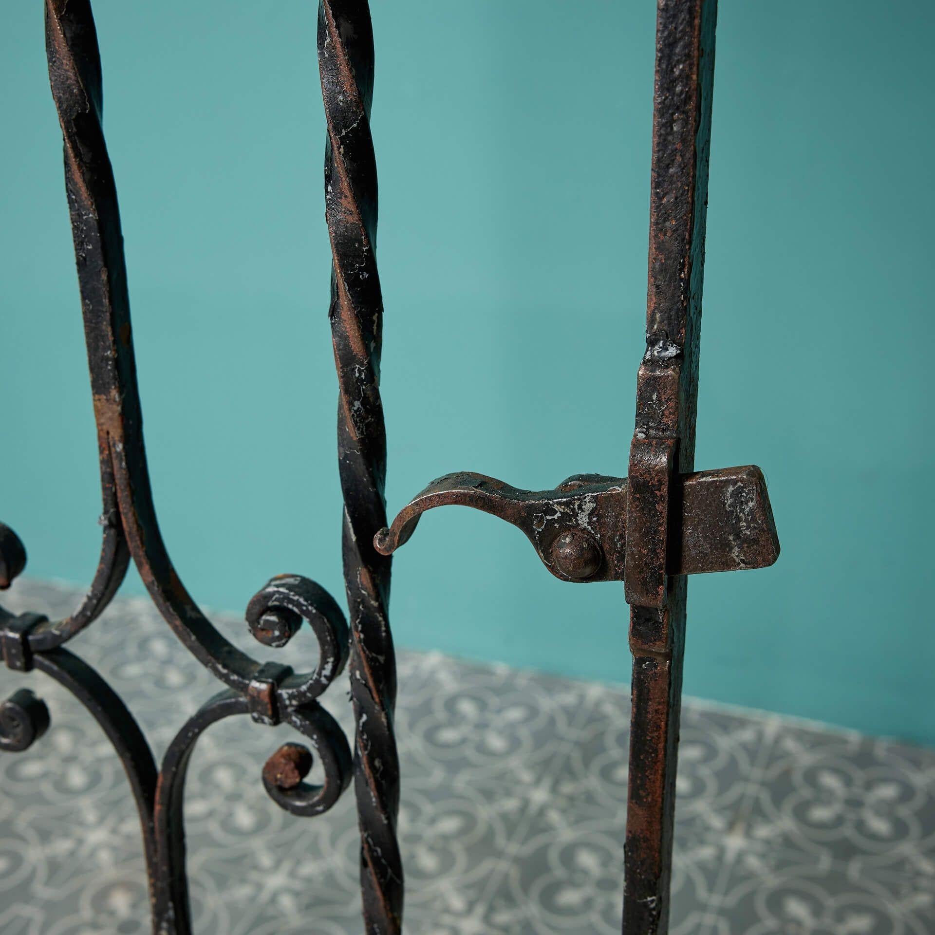 Puerta lateral alta de hierro forjado estilo eduardiano antiguo Inglés en venta