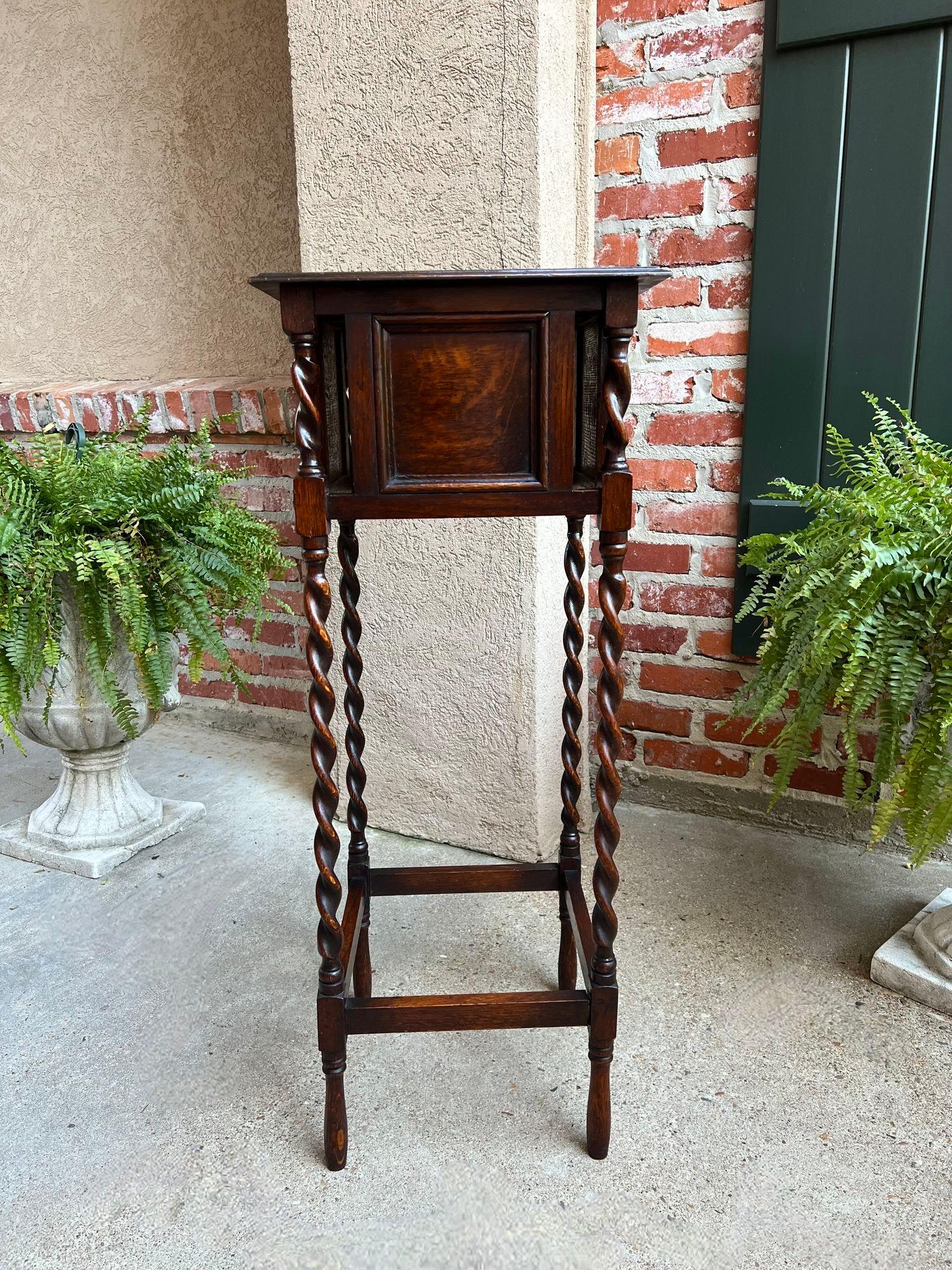 Tall Antique English Barley Twist Plant Stand Square Display Table Tiger Oak In Good Condition For Sale In Shreveport, LA