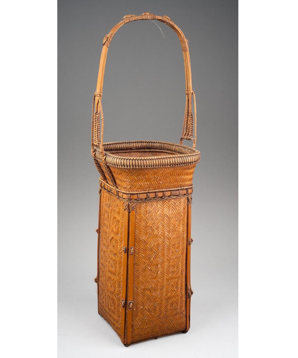 Großer antiker Blumenkorb Dekorative Kunst Innenarchitektur Asiatisch Laos  中国古董 (Geschnitzt) im Angebot