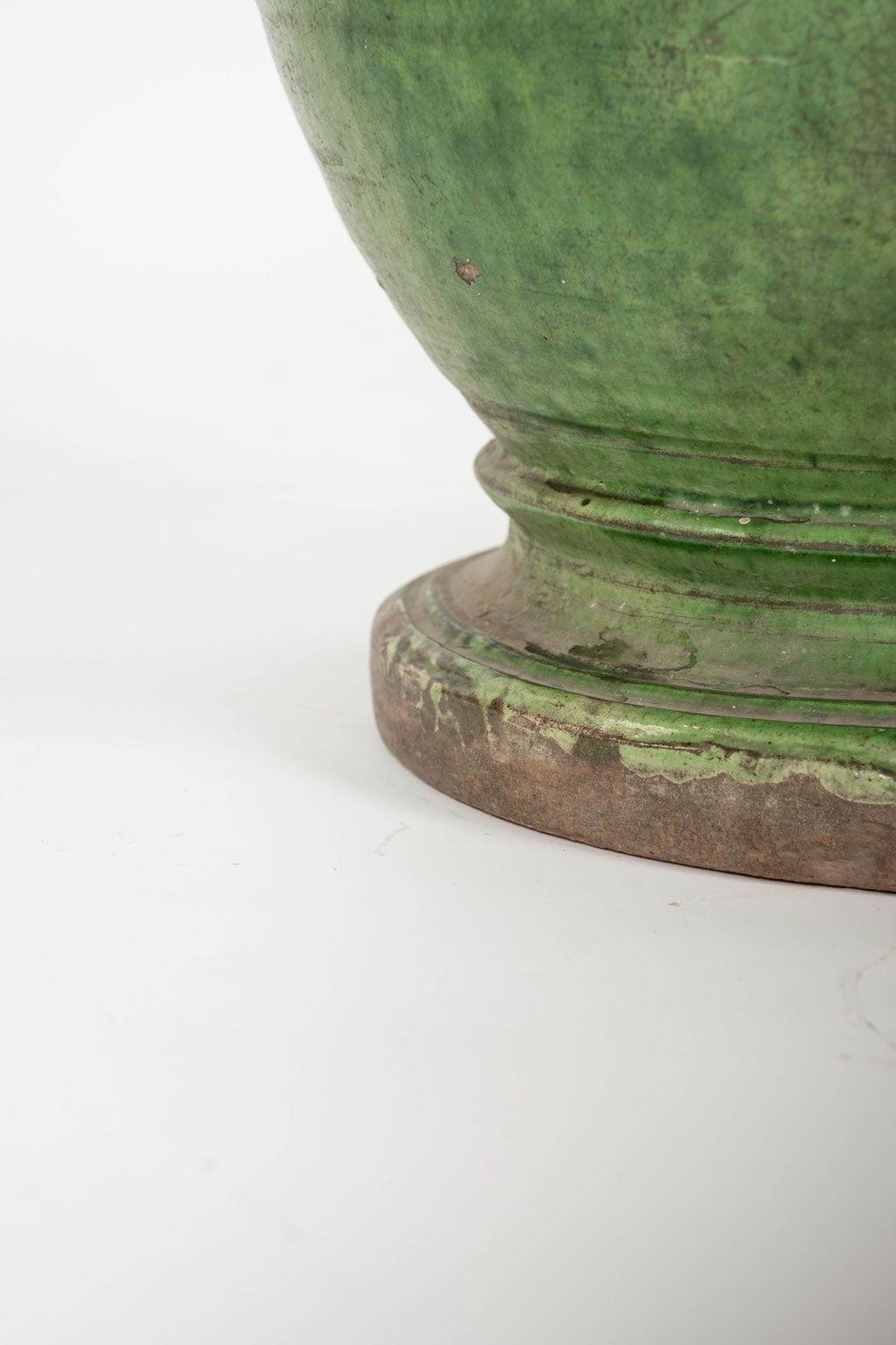 Tarro alto Antique French esmaltado verde Olivette Francés en venta
