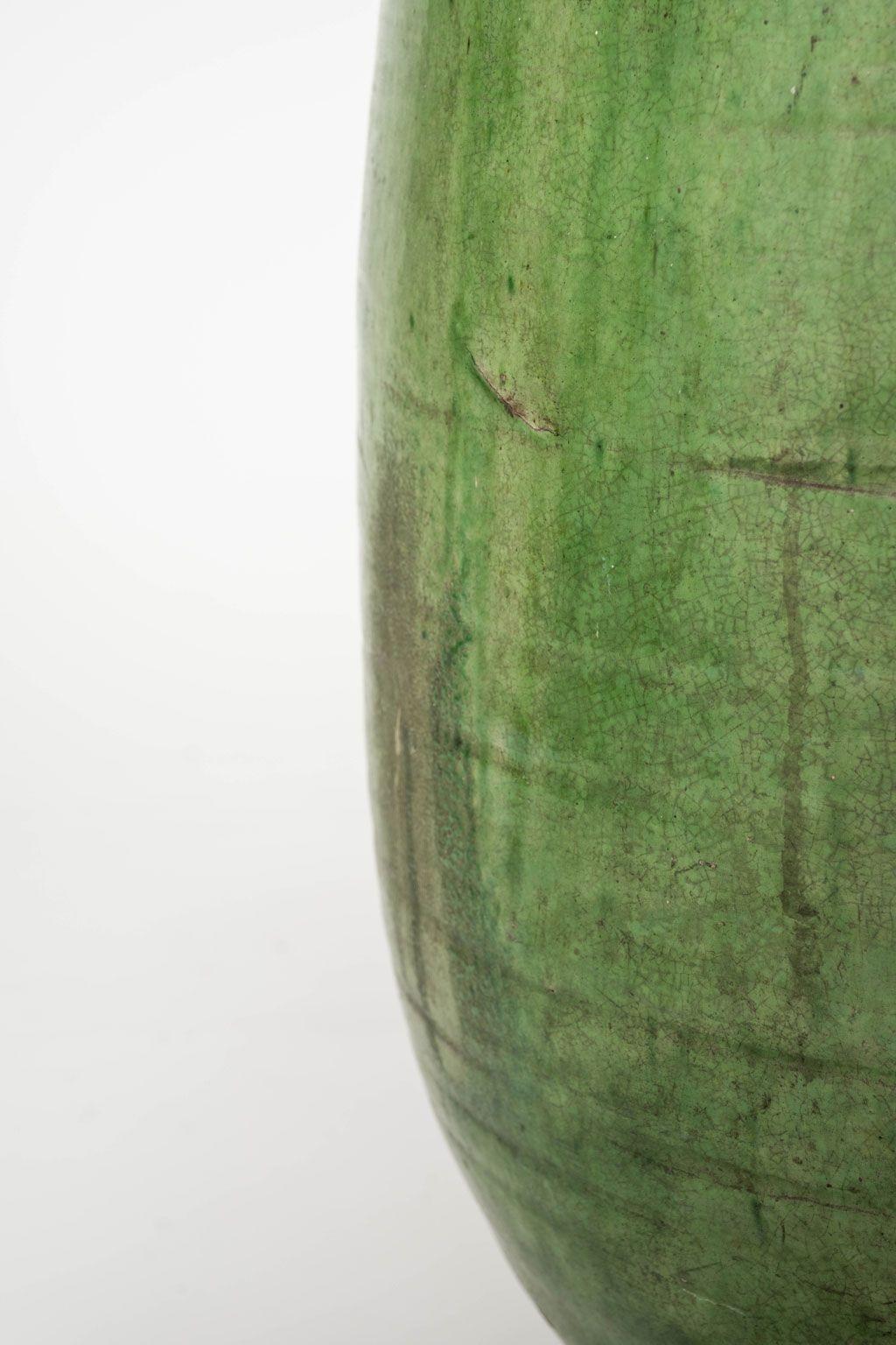 Tarro alto Antique French esmaltado verde Olivette en Bueno estado para la venta en Houston, TX