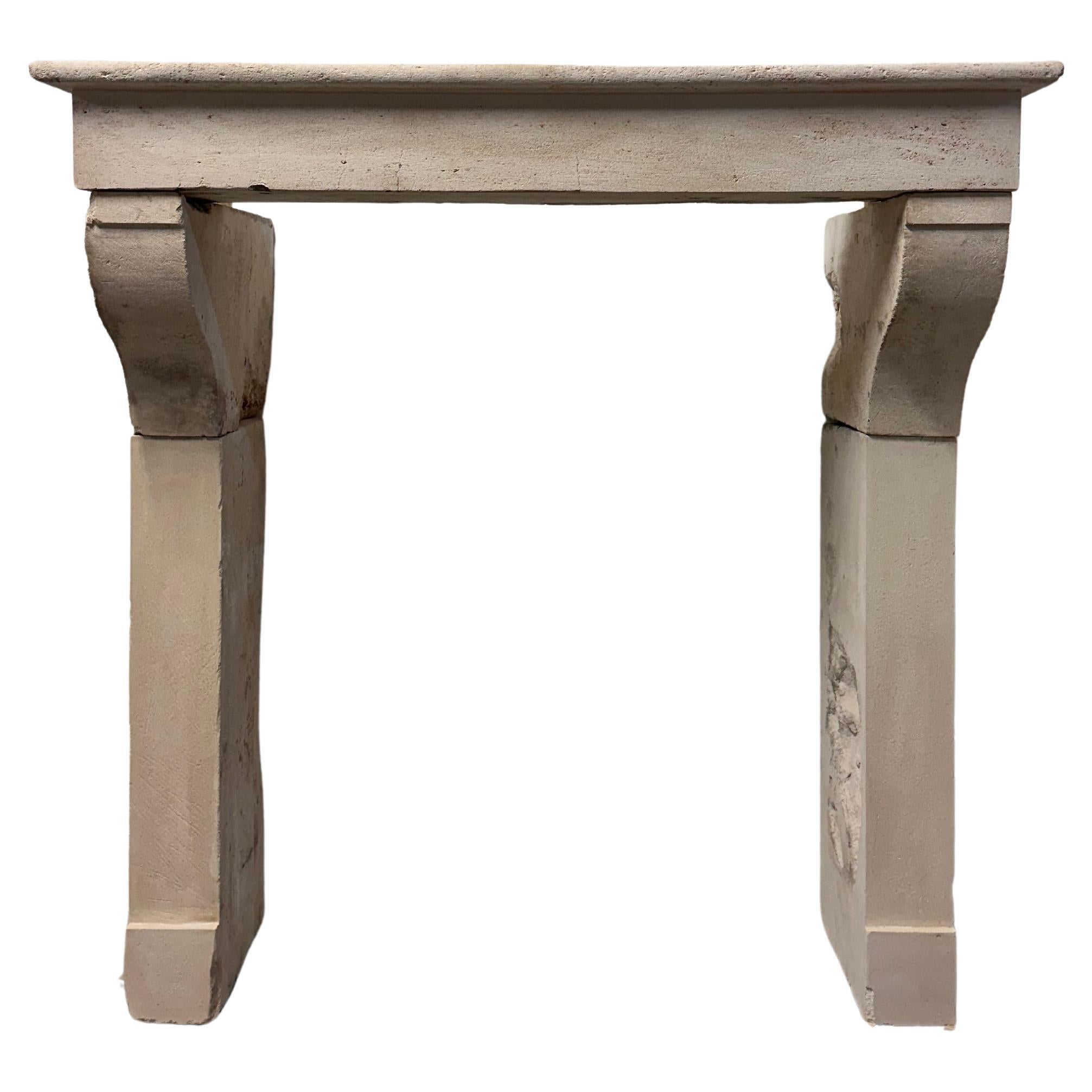 Alta repisa de chimenea de piedra caliza Antique French - ¡Elegancia económica!