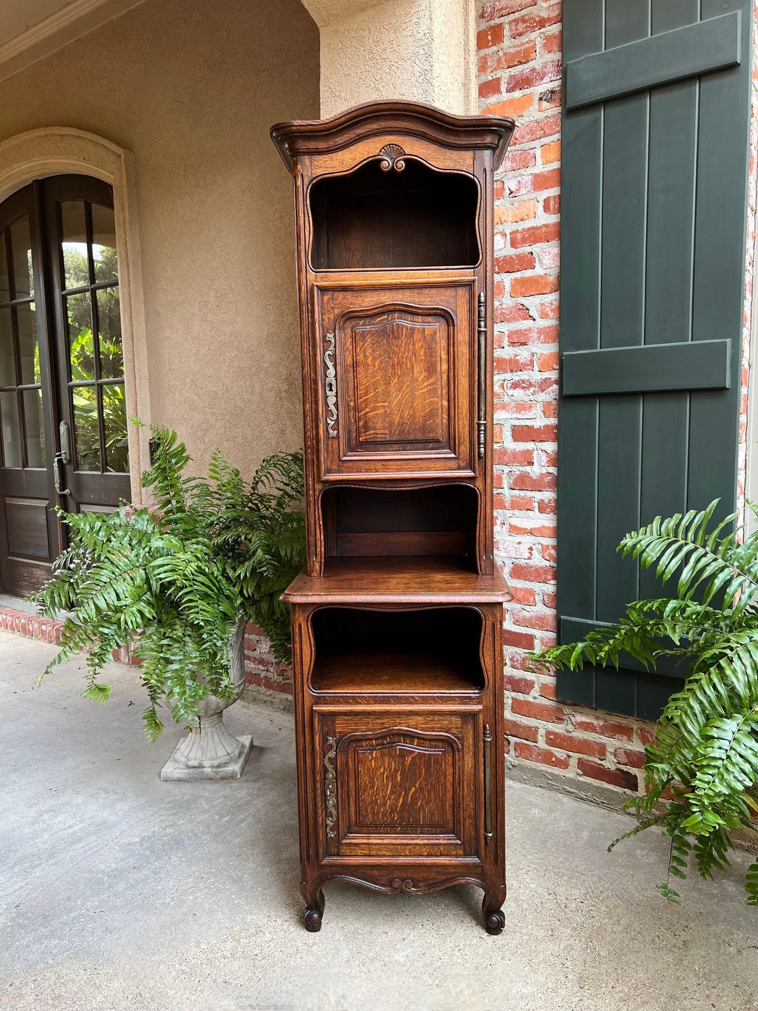 Armario alto francés antiguo Luis XV Armario alto para ropa blanca Librería de roble tallado en venta 6