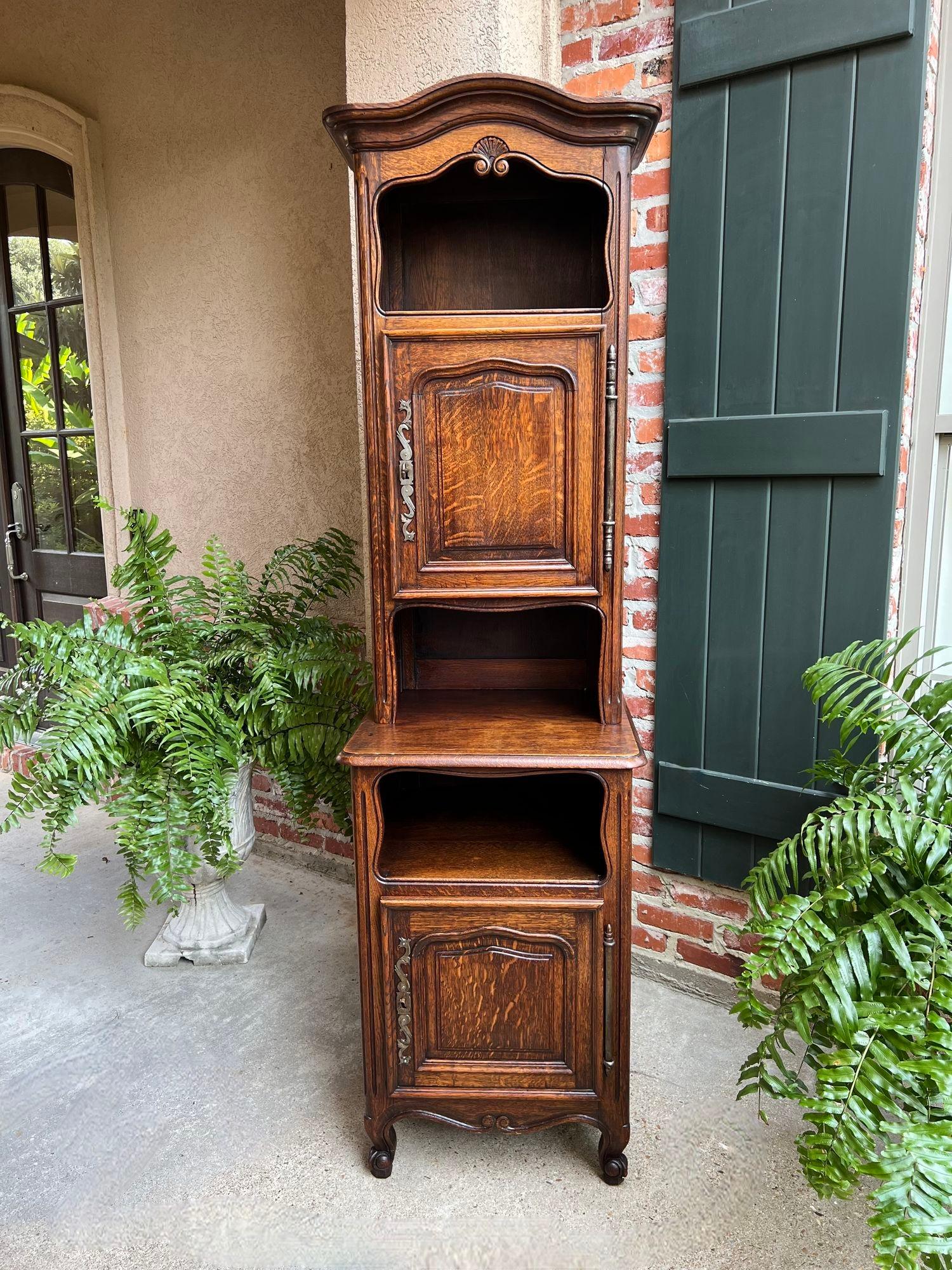 Armario alto francés antiguo Luis XV Armario alto para ropa blanca Librería de roble tallado.

Directo de nuestro contenedor francés más reciente, un impresionante mueble recibidor o librería francesa antigua, muy alto (1,80 m) y esbelto (21