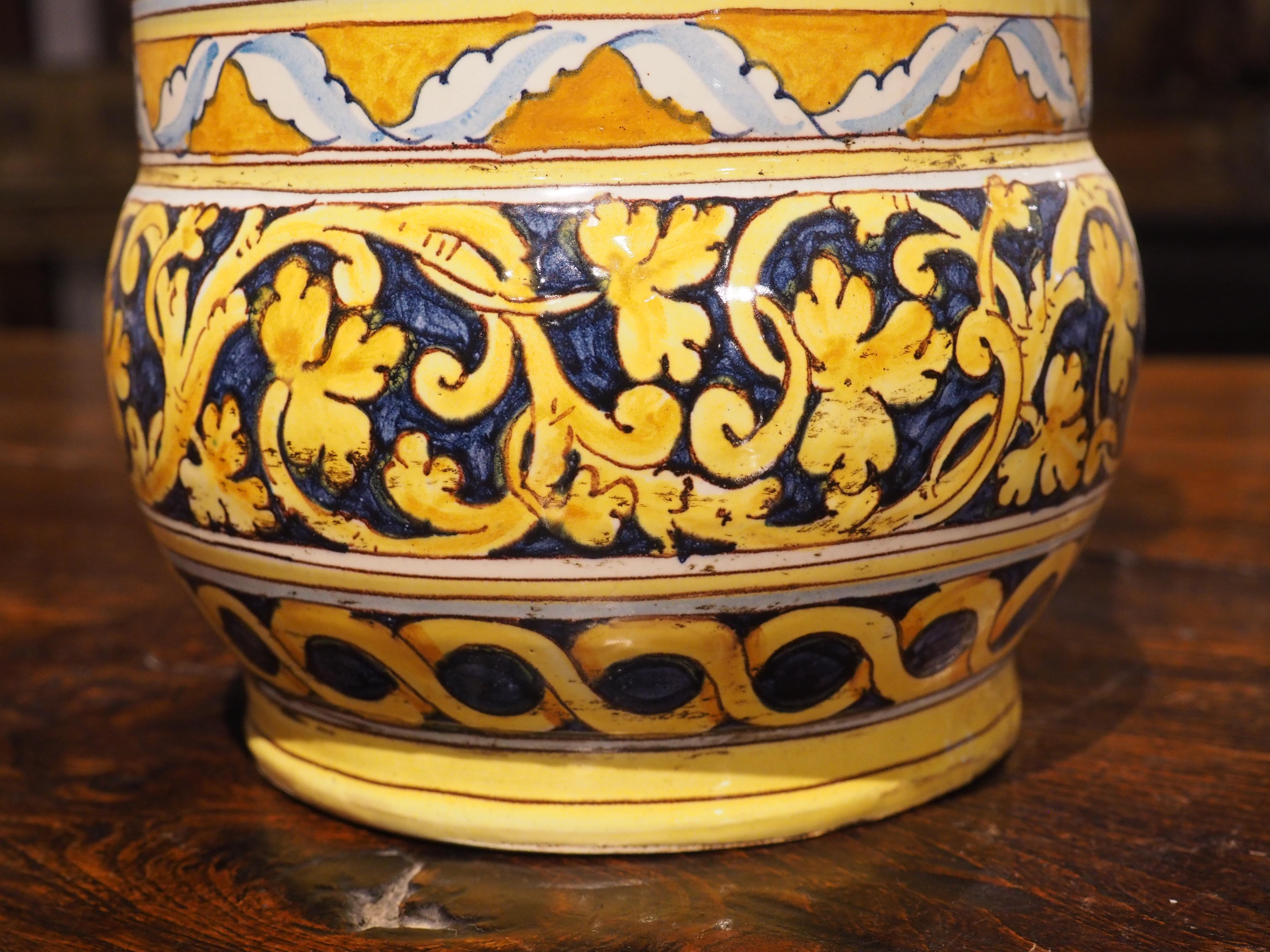 Antico vaso Albarello con coperchio blu e giallo, XIX secolo In condizioni buone in vendita a Dallas, TX