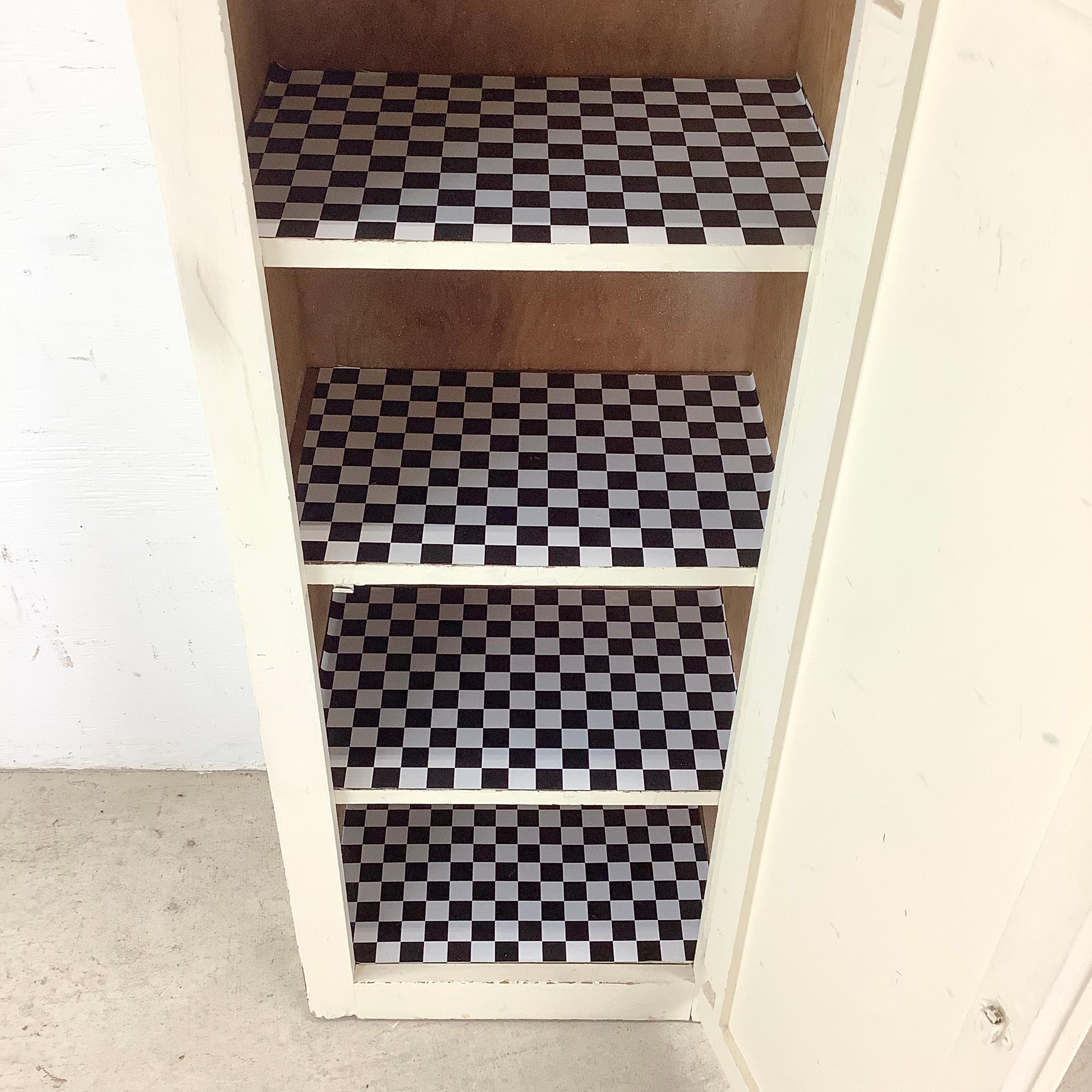 Armadio per la biancheria antico e alto in vendita 4