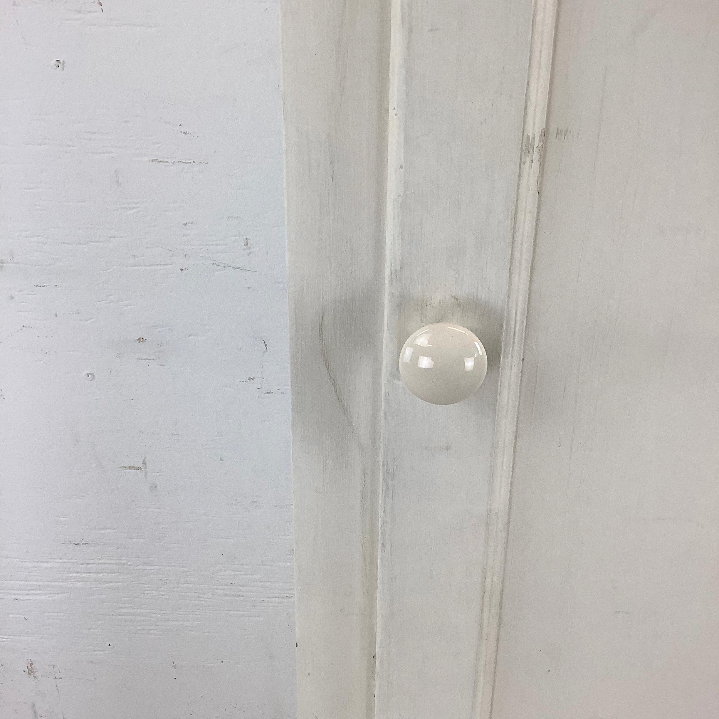 Armadio per la biancheria antico e alto in vendita 5