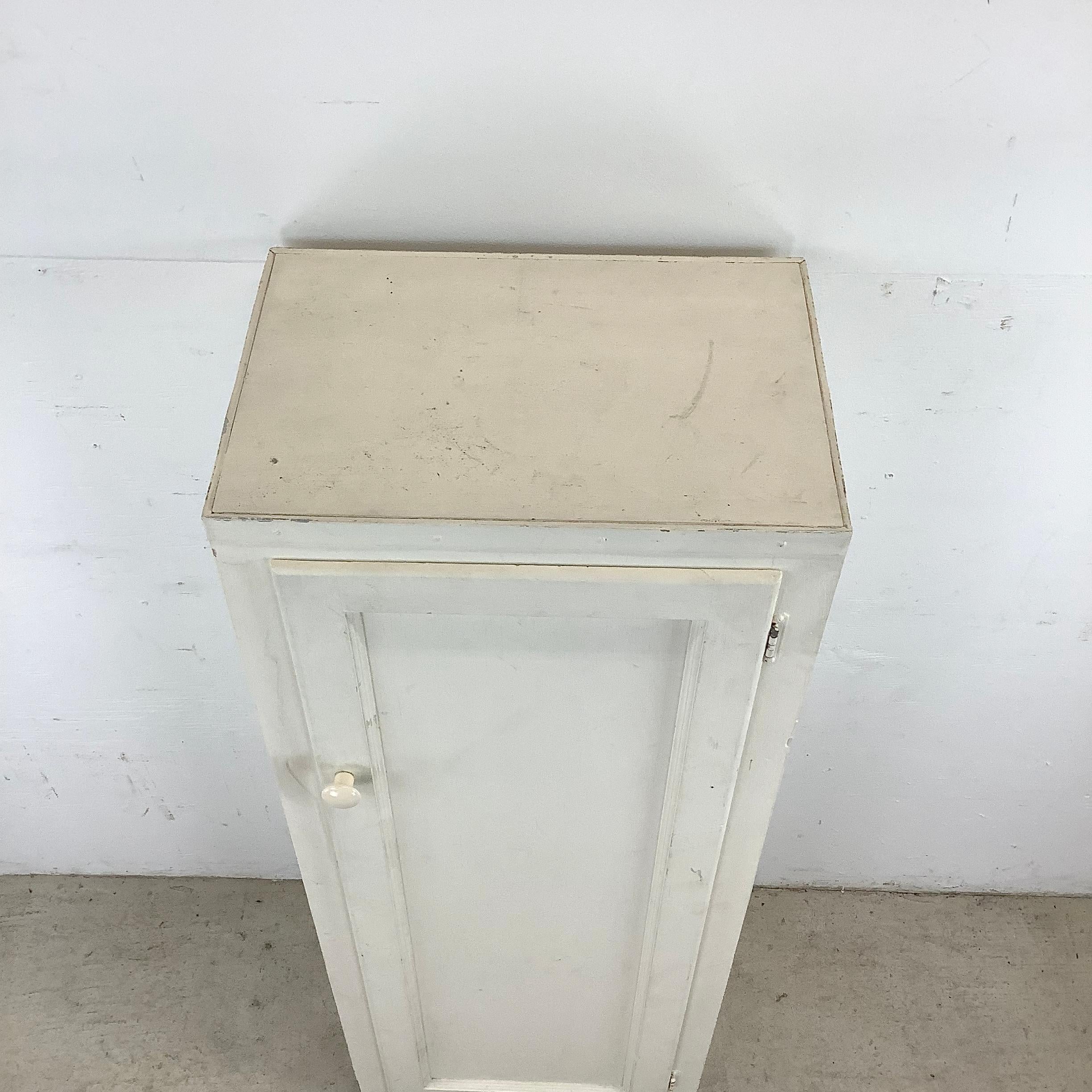 Armadio per la biancheria antico e alto in vendita 7