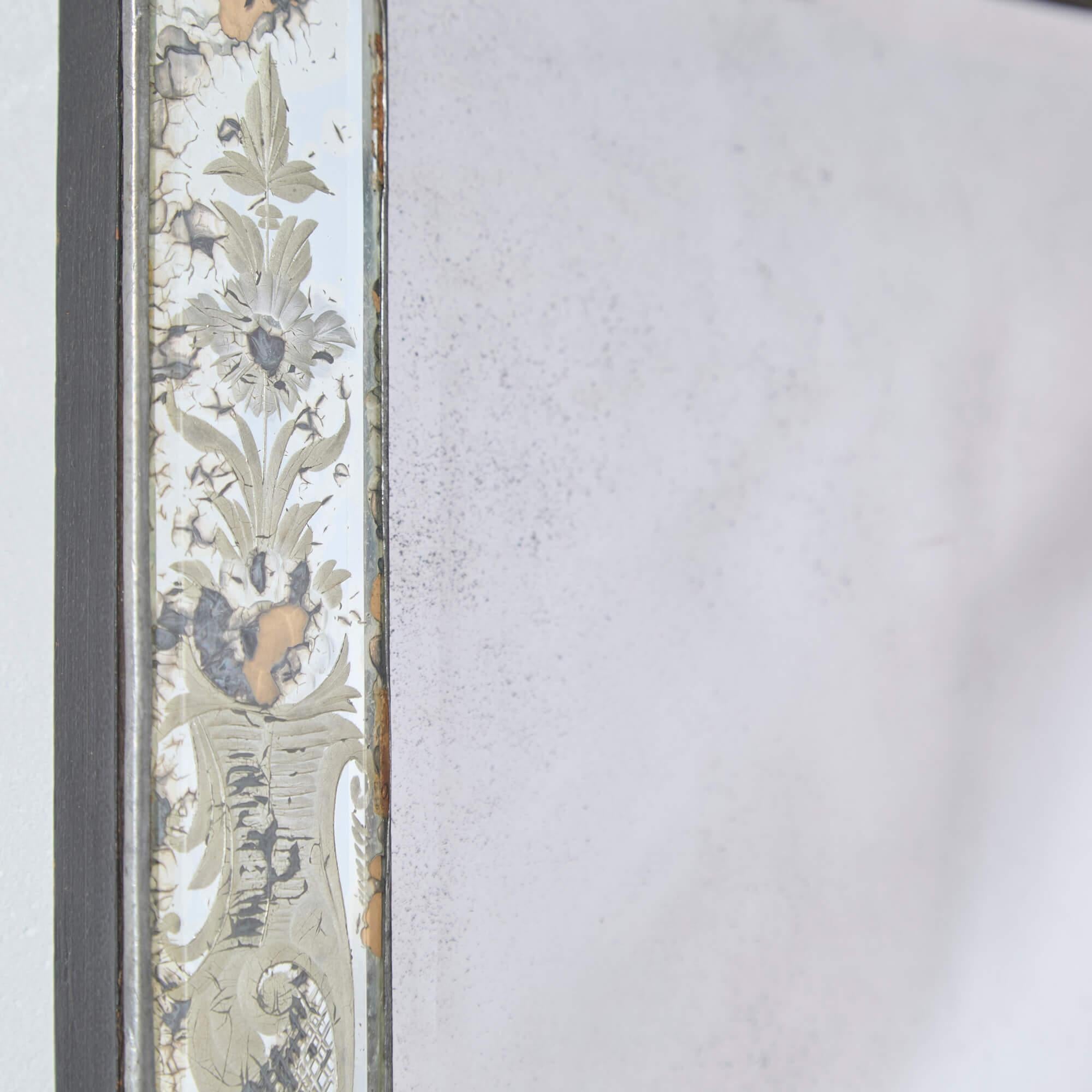 Buriné Tall Antique Venetian Mirror en vente