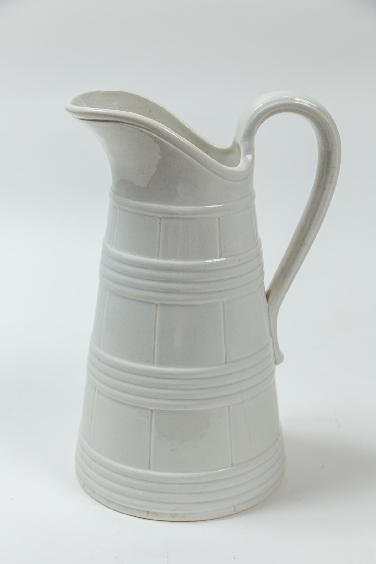 Cántaro alto antiguo de hierro blanco para leche, Bélgica, hacia 1890 Provincial francés