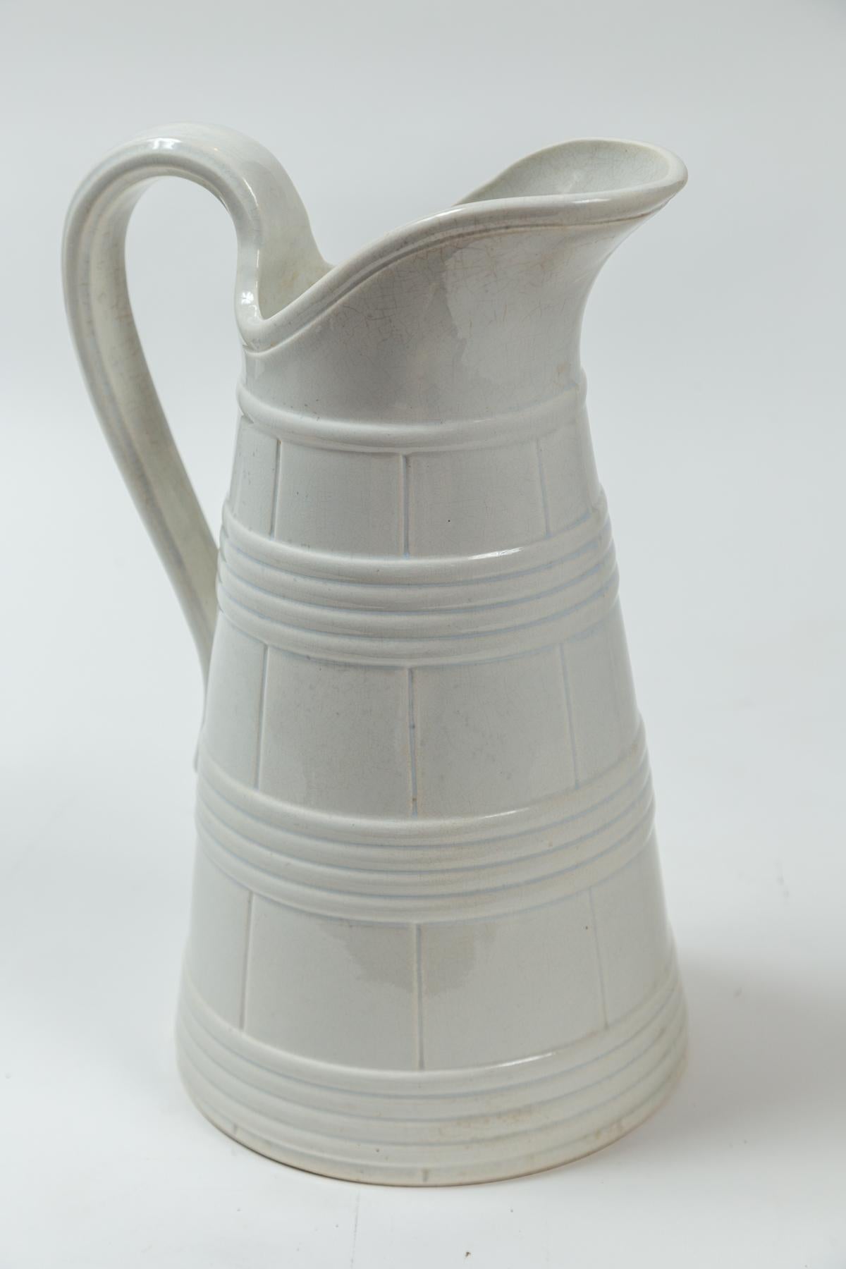 Cántaro alto antiguo de hierro blanco para leche, Bélgica, hacia 1890 siglo XIX