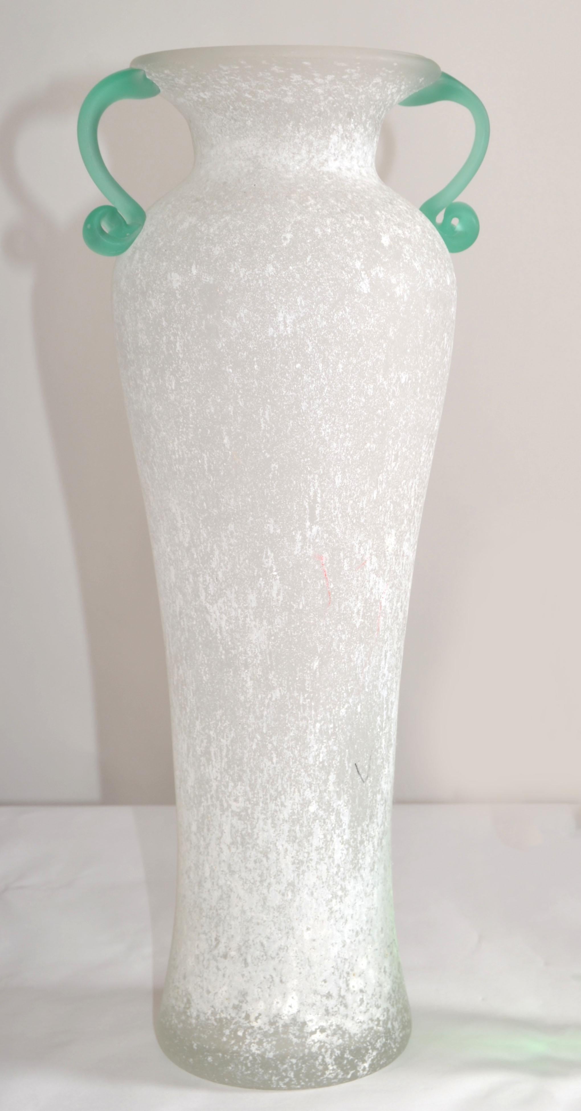 Tall Archimede Seguso Scavo Bianco Flower Vase Italy White & Mint Green Handles  For Sale 4