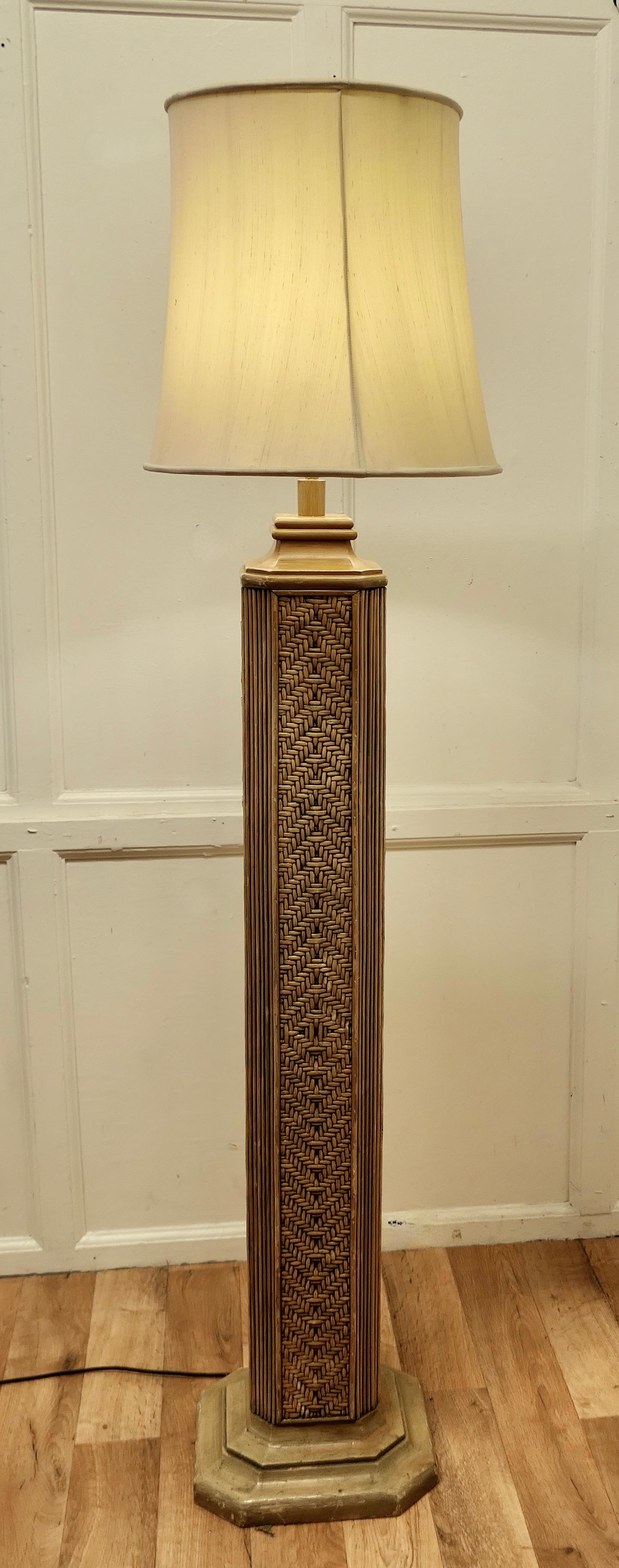 Grand lampadaire Art Déco à colonne en bambou et rotin Bon état - En vente à Chillerton, Isle of Wight