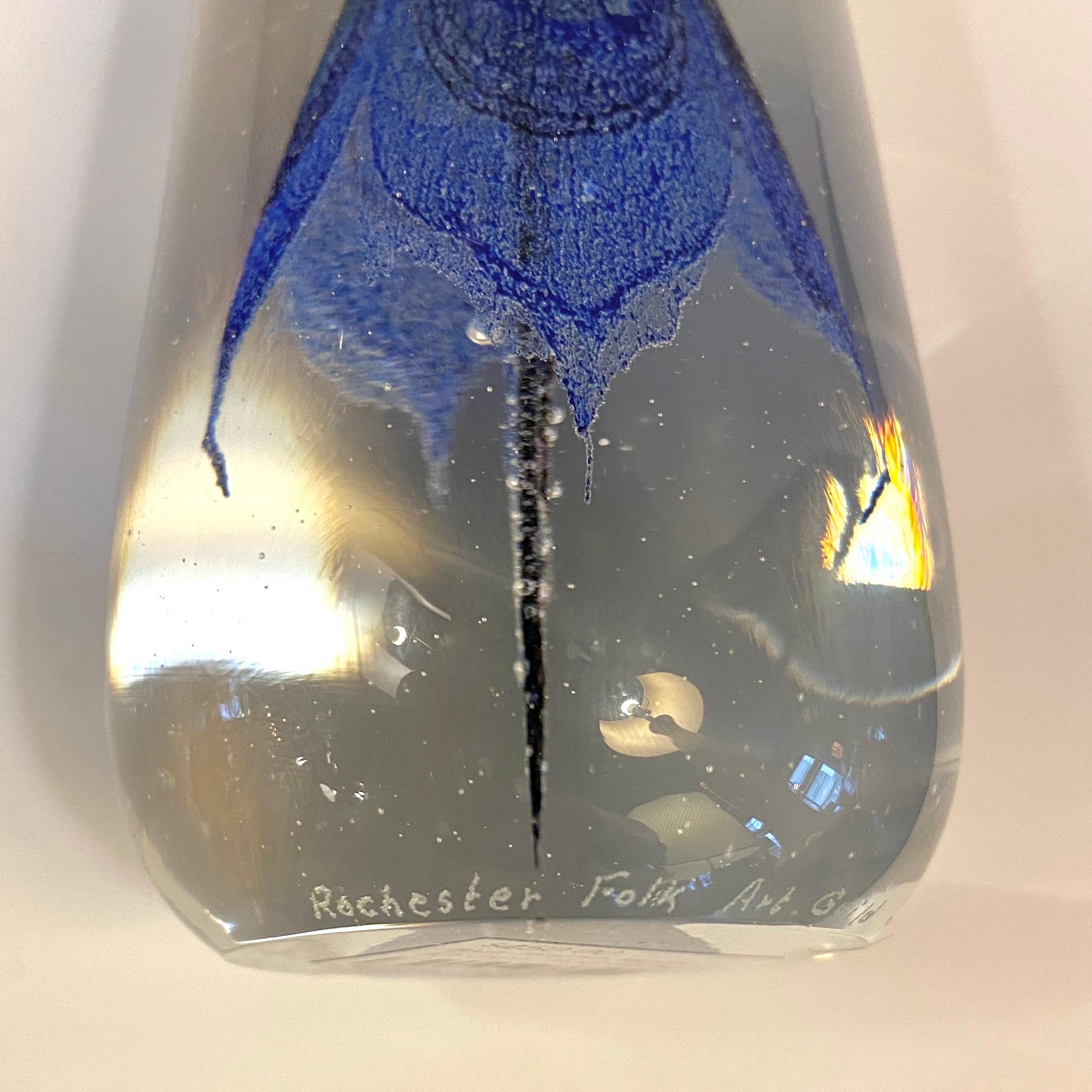 Großer Kunstglas-Briefbeschwerer mit blauem Wirbel Quallen (Glaskunst) im Angebot