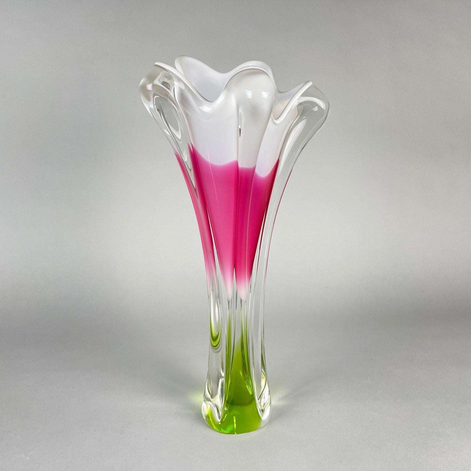 Tall sculptural Czech art glass vase, designed by Josef Hospodka in the 1960's and made by the Chribská Glassworks. Combination of pink, green and clear glass with a lovely opaque white rim.
Very good vintage condition with some signs of use (see