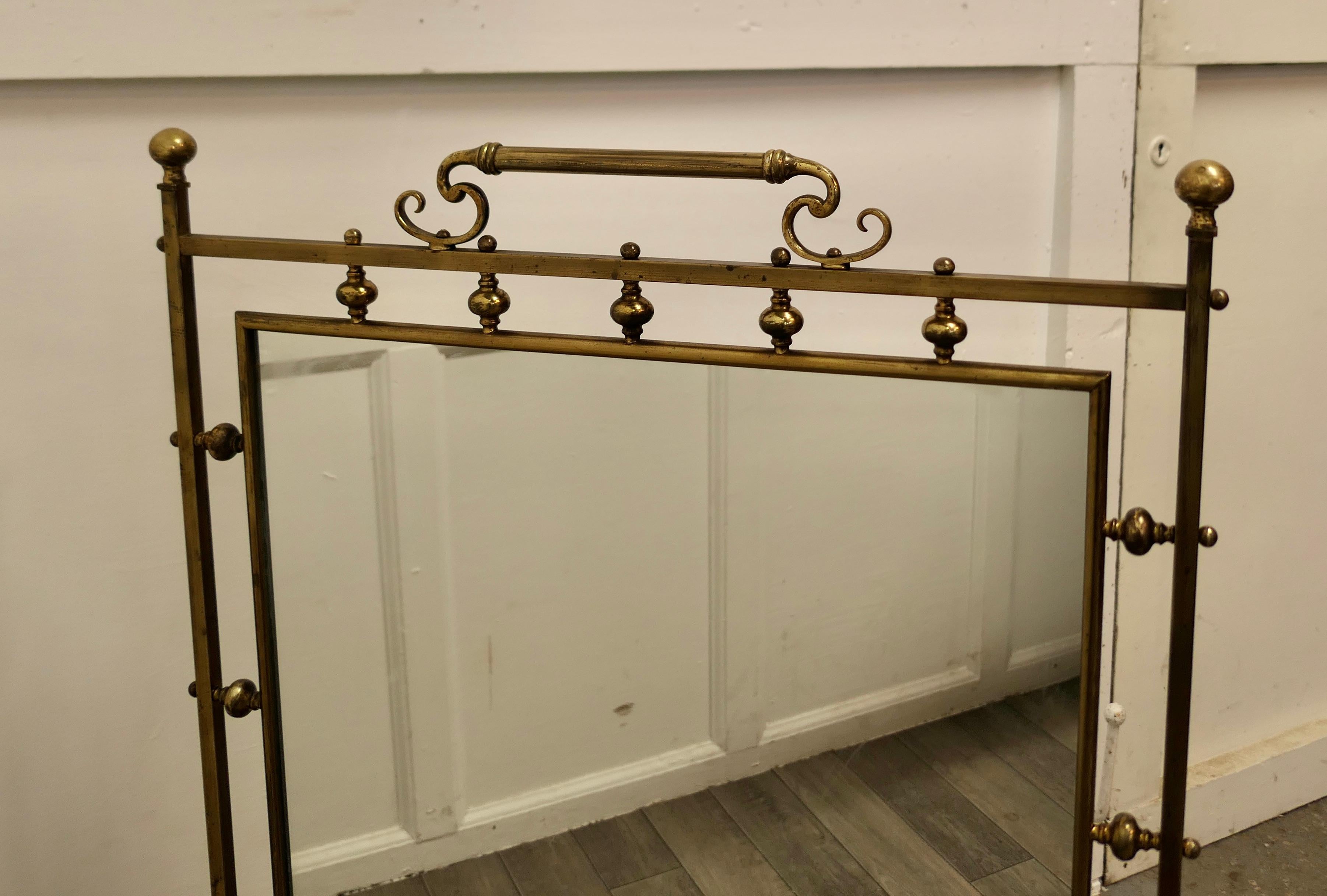 Tall Art Nouveau Brass and Mirror Fire Screen In Good Condition For Sale In Godshill, Isle of Wight