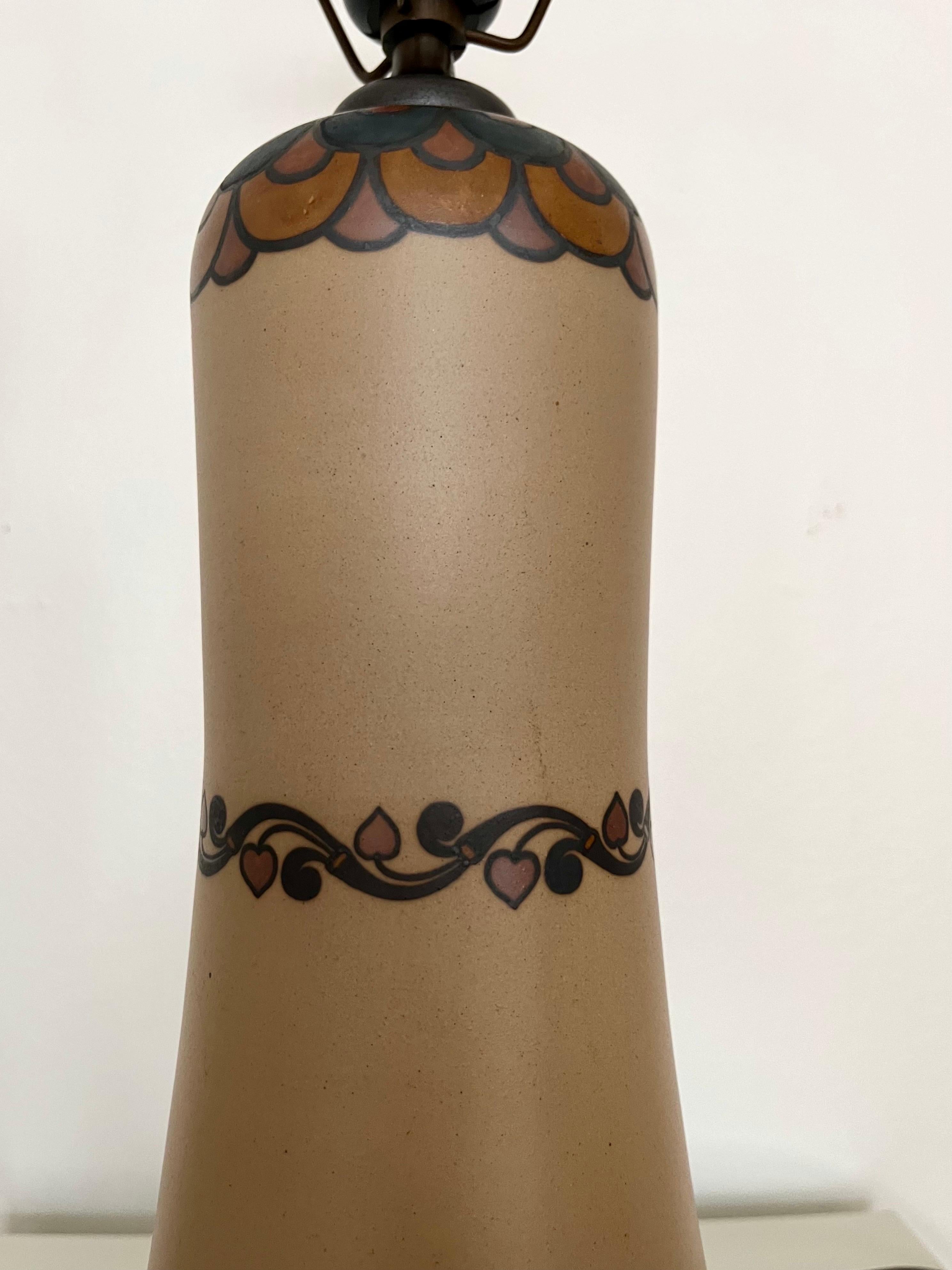 Grande lampe de table en céramique Art Nouveau décorée à la main par L. Hjorth, Danemark, années 1930 en vente 2