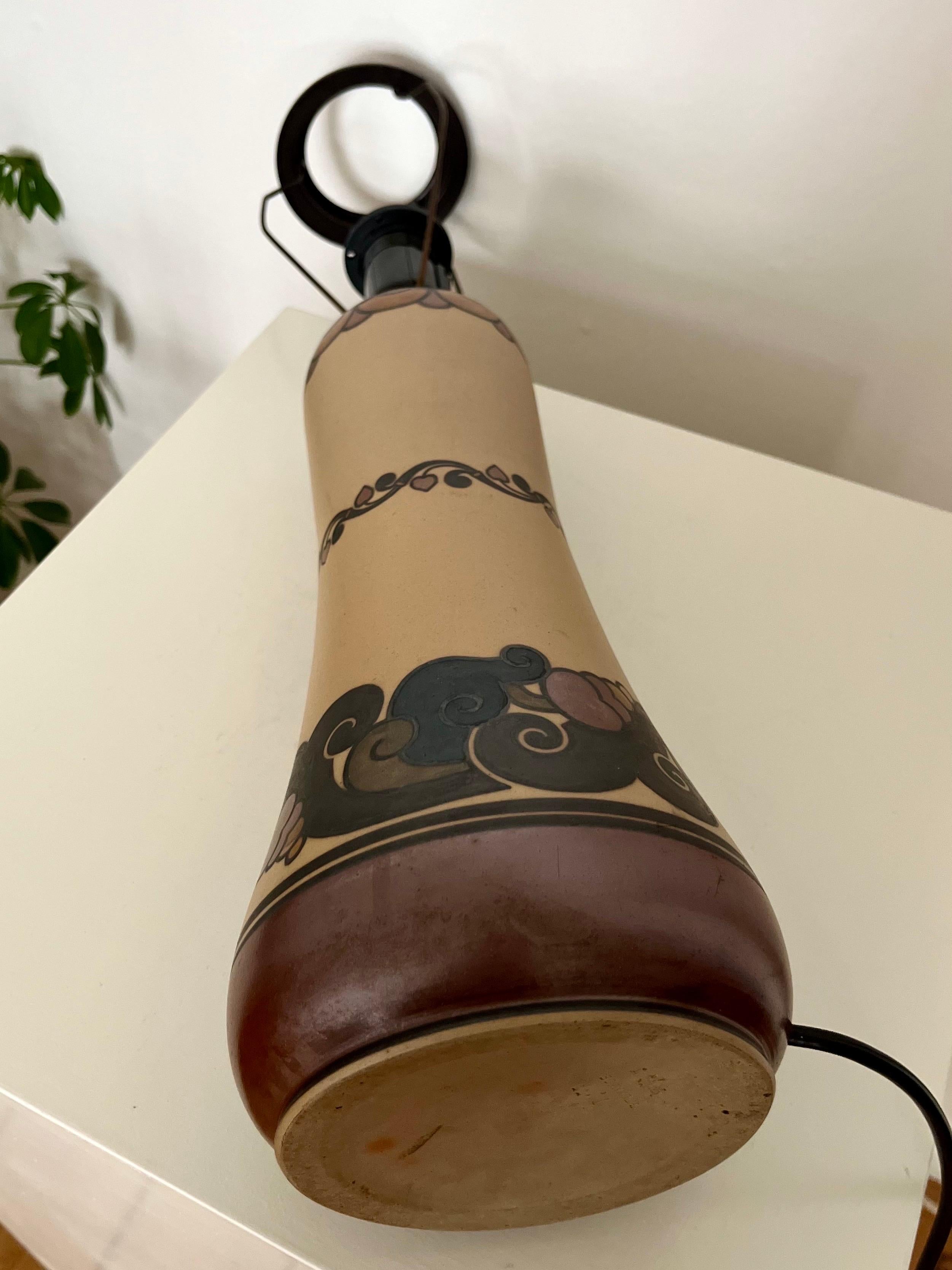 Grande lampe de table en céramique Art Nouveau décorée à la main par L. Hjorth, Danemark, années 1930 en vente 8