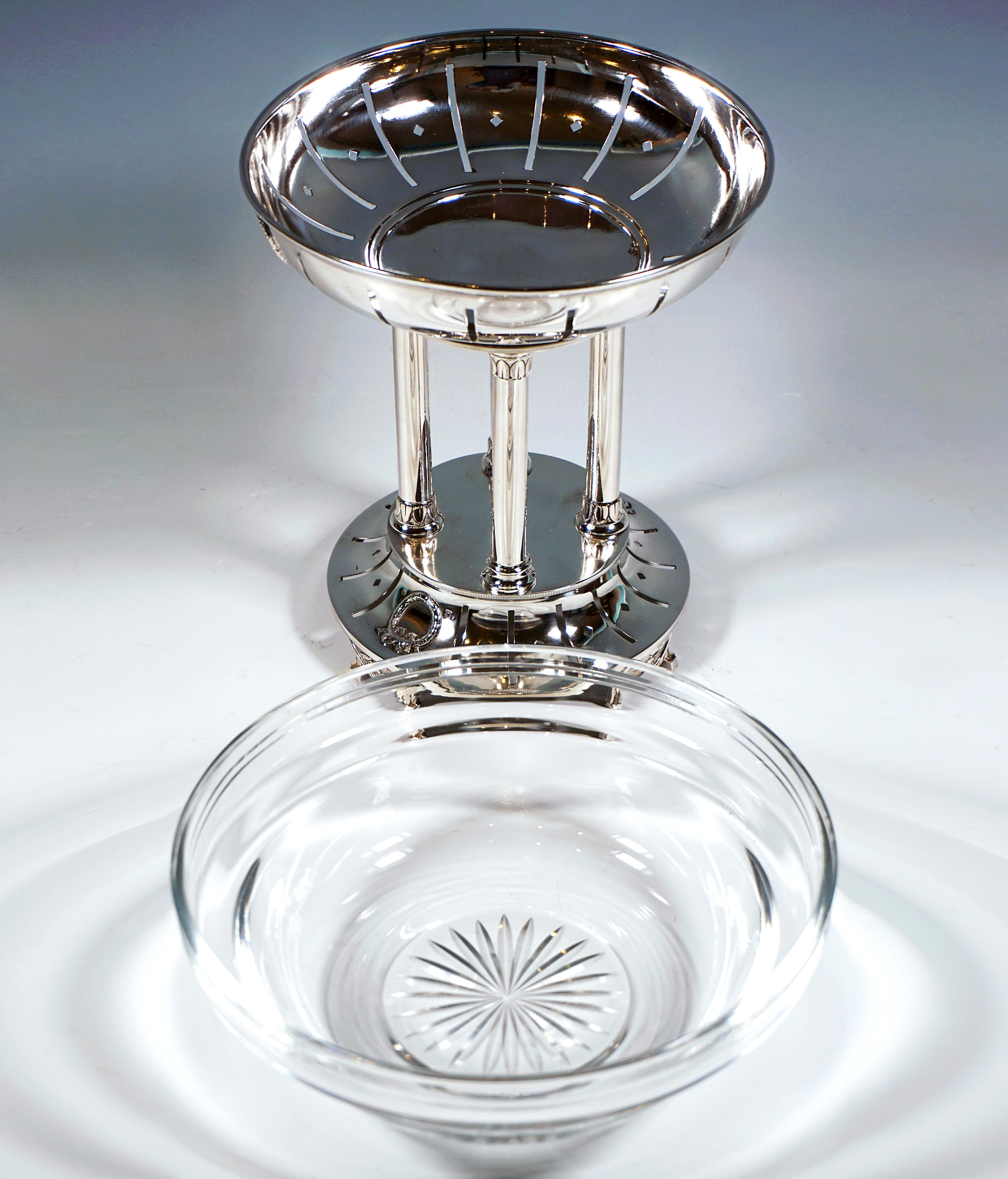Centro de mesa alto de plata Art Nouveau con cuenco de cristal, F. Schlesinger Viena, 1900 Hecho a mano en venta