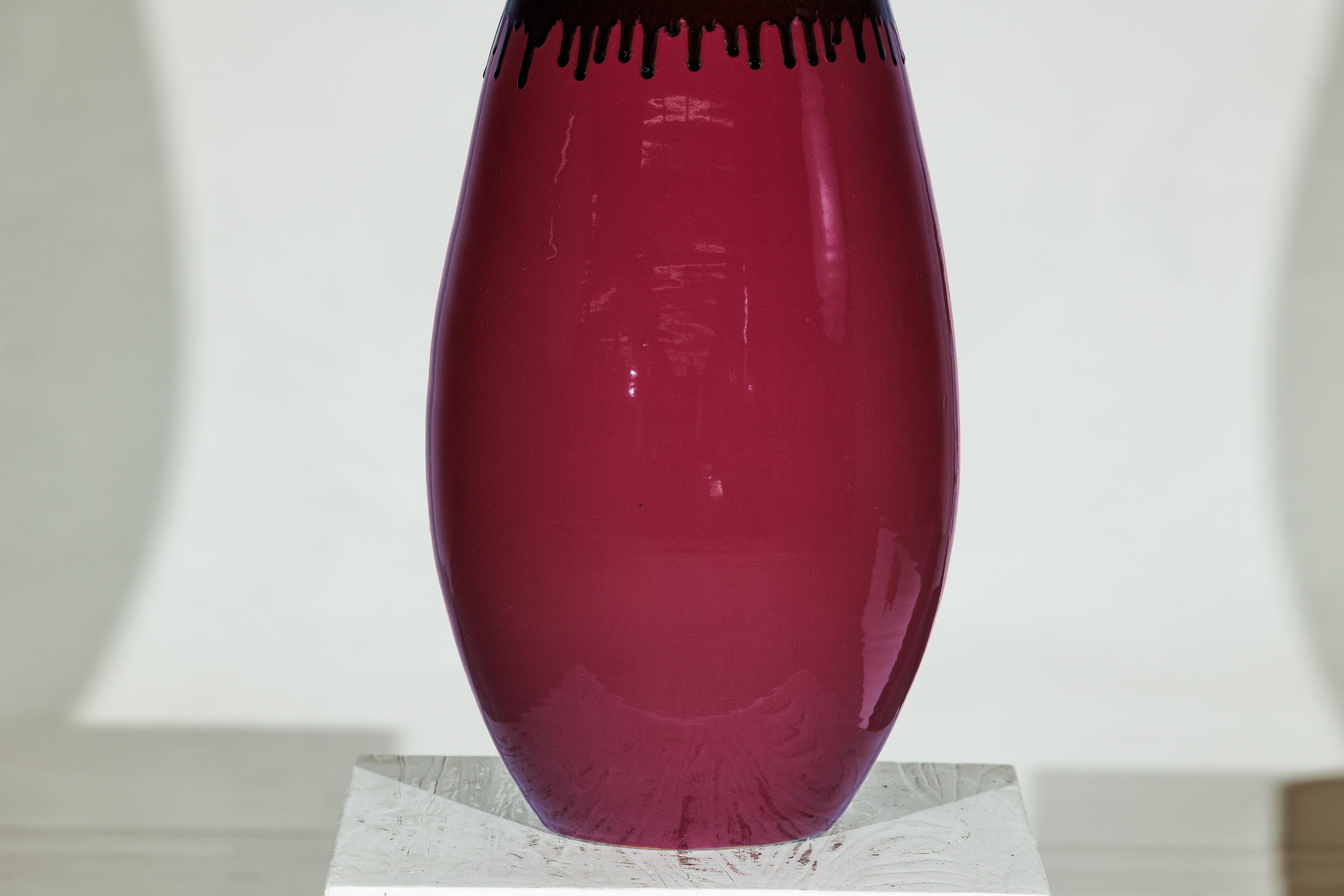 Große Vase aus Keramik in Burgund und brauner Glasur mit Teardrop Silhouette im Angebot 2