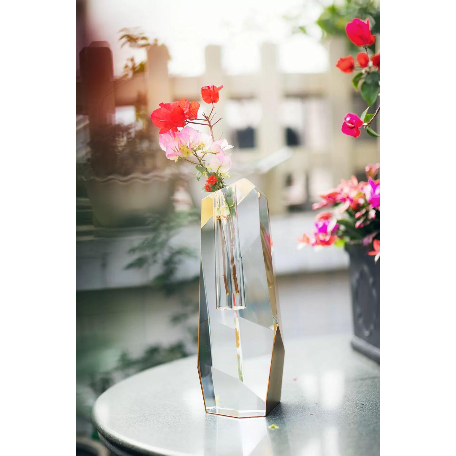 Tall Asymmetrical Crystal Vase with Brass Accents by Dainte
Dimensions: D 18 x W 18 x H 38 cm.
Materials: Crystal and brass.

A contemporary and modern vase like no other, this crystal and brass tall vase lets your florals shine. Its geometric and