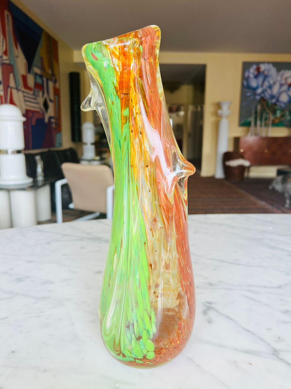 Incroyable et rare vase en verre de Murano multicolore Aureliano Toso circa 1950.