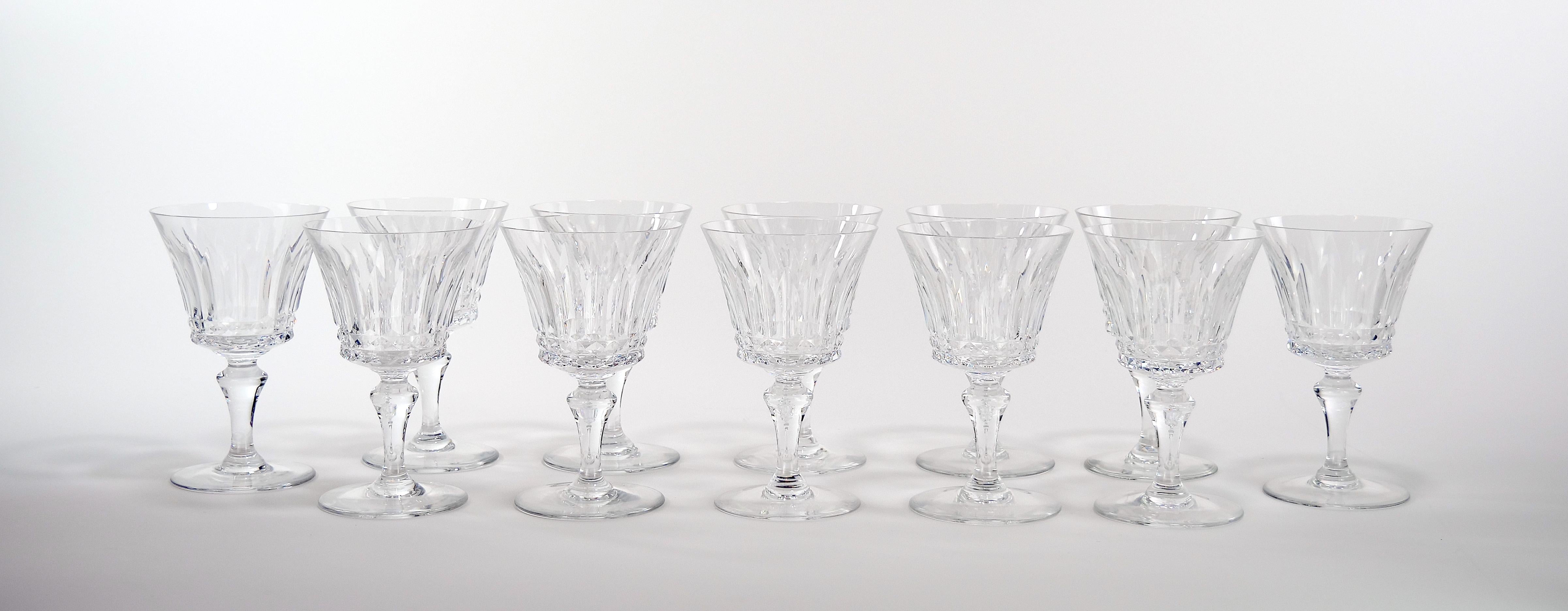 Grand service d'argenterie / vaisselle de table cristal Baccarat / 12 personnes en vente 3