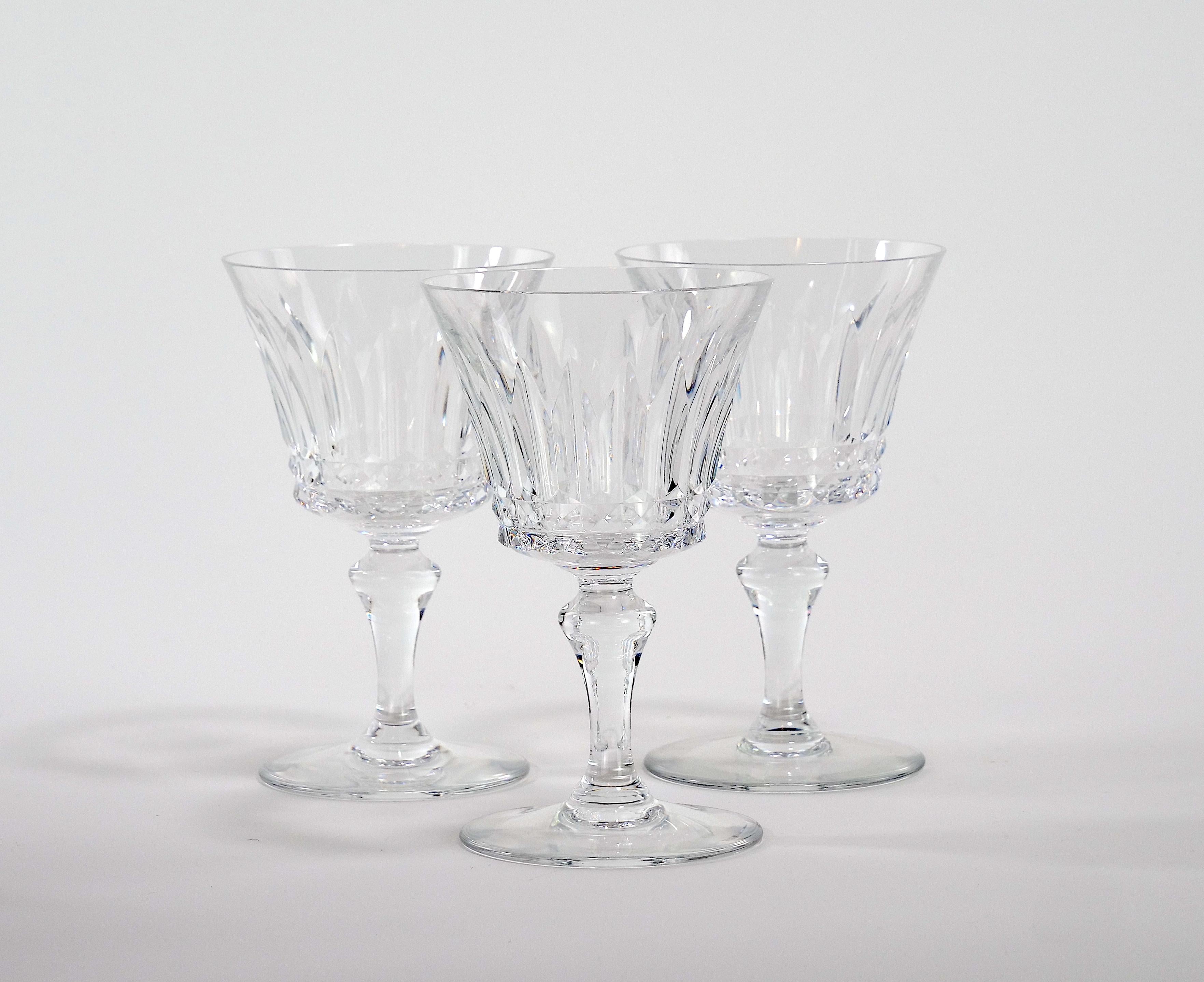 Fait main Grand service d'argenterie / vaisselle de table cristal Baccarat / 12 personnes en vente