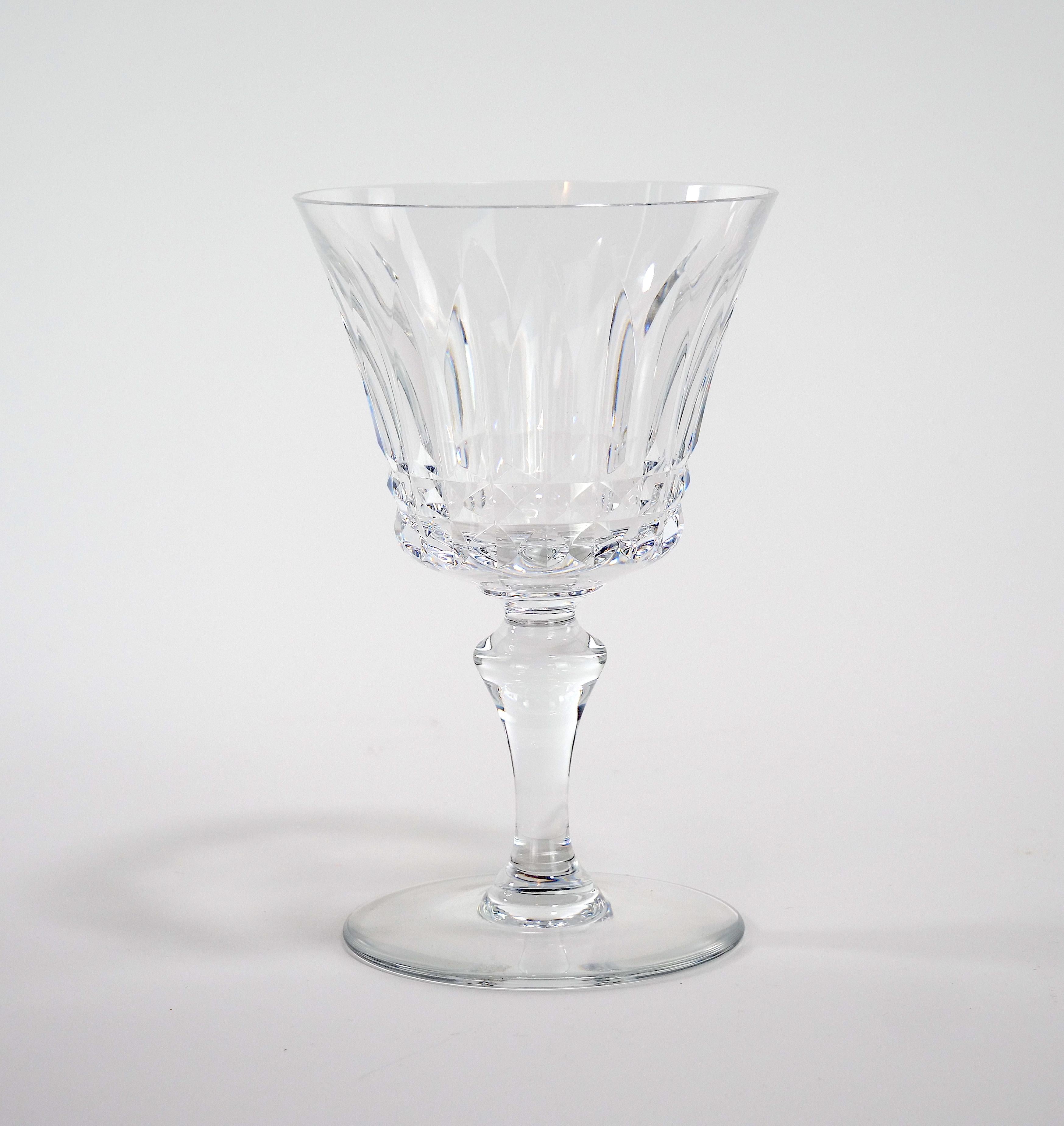 20ième siècle Grand service d'argenterie / vaisselle de table cristal Baccarat / 12 personnes en vente