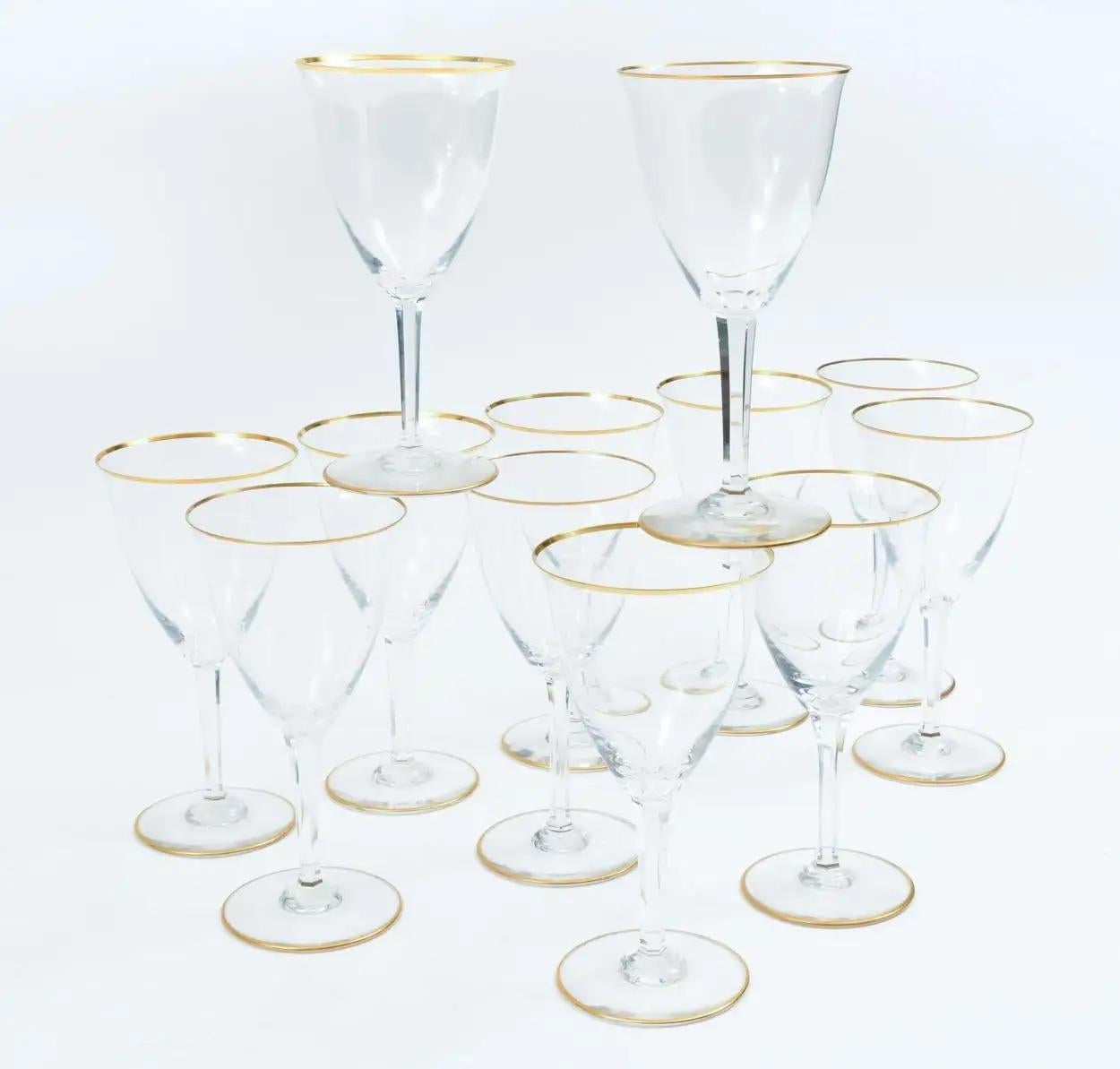 Servizio da tavola alto in cristallo Baccarat per vino/acqua / 12 persone In condizioni buone in vendita a Tarry Town, NY