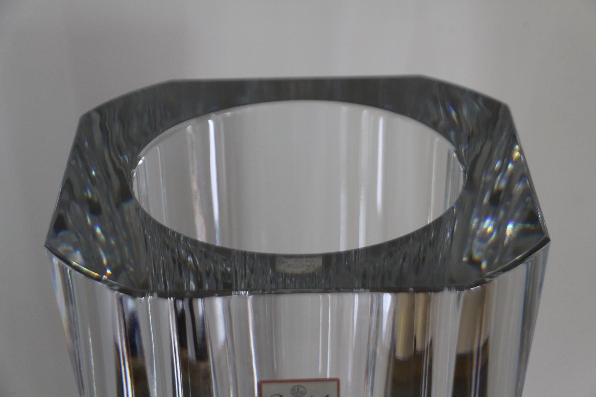 Francese Vaso alto in cristallo trasparente Baccarat 30 cm in vendita