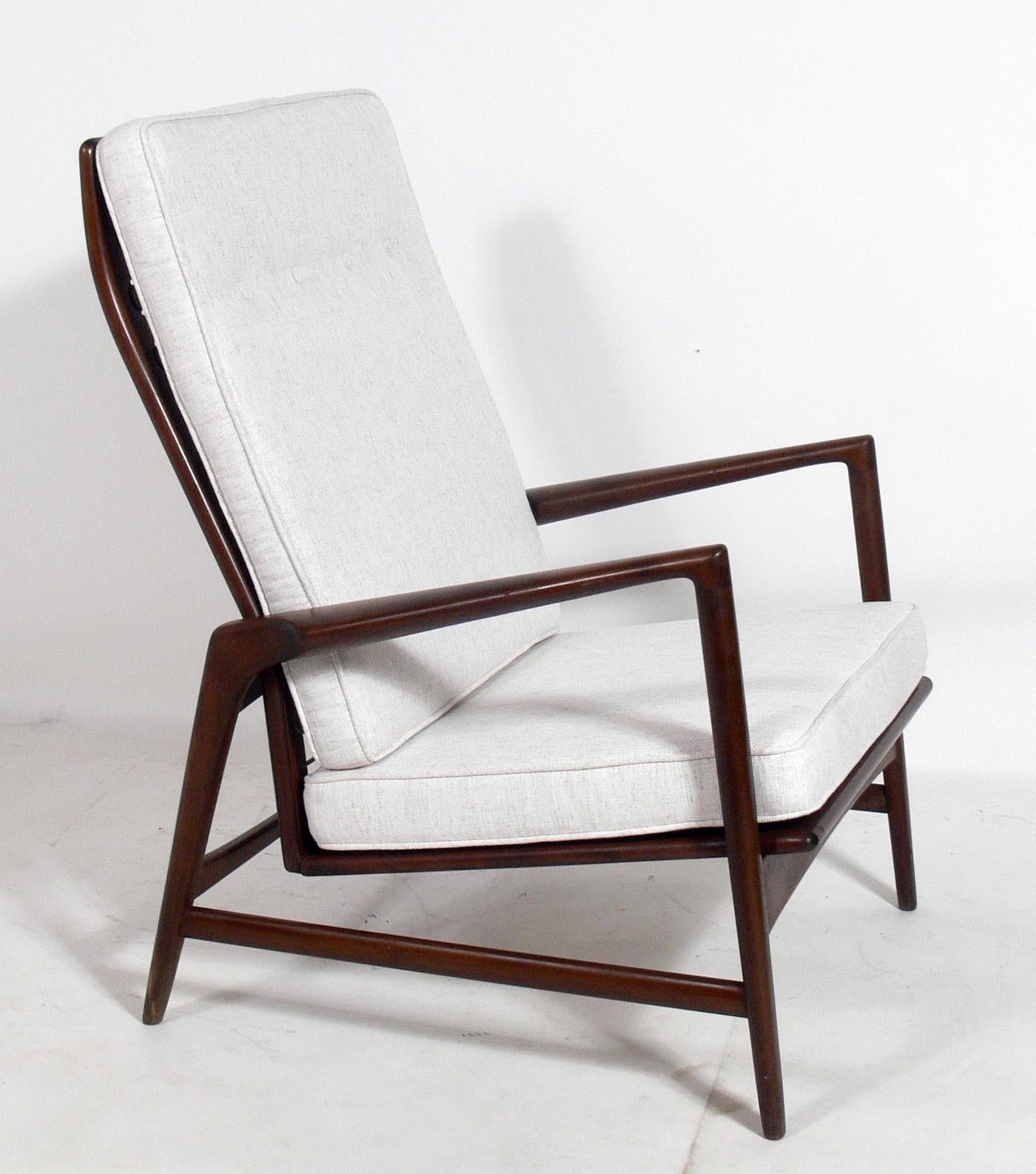 Tall Back Danish Modern Lounge Chair by Ib Kofod-Larsen In Good Condition In Atlanta, GA